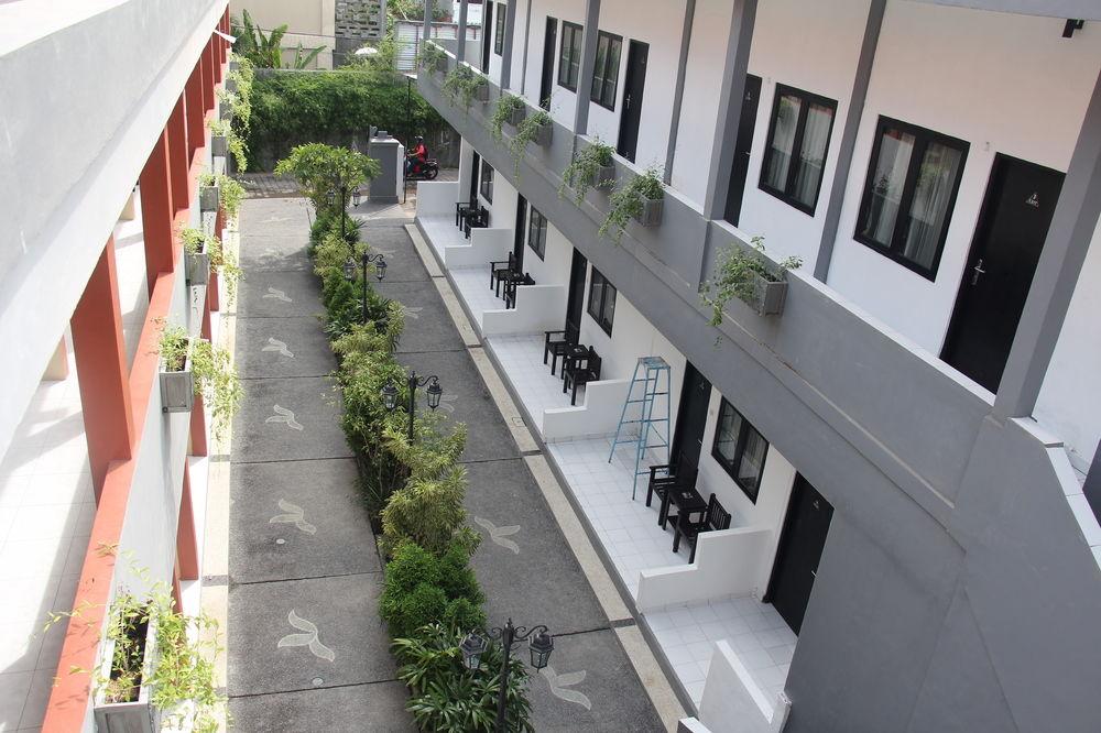 OYO 90376 Rabasta Kuta Residence