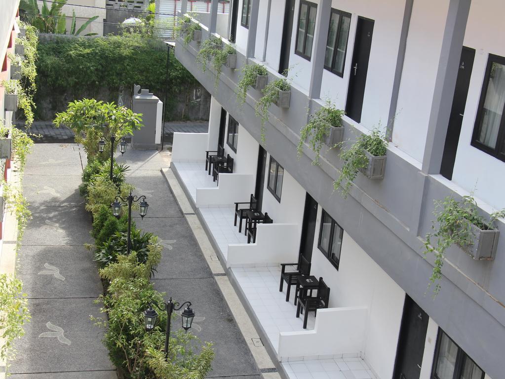 OYO 90376 Rabasta Kuta Residence