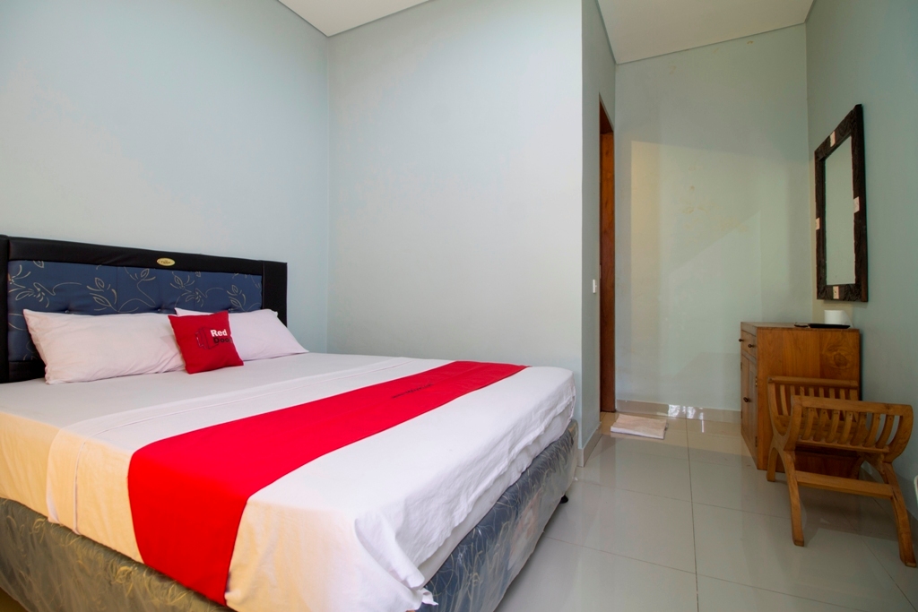 RedDoorz @ Poppies Lane Two
