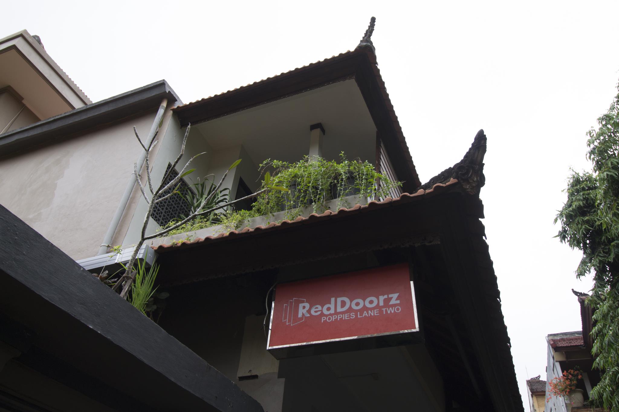RedDoorz @ Poppies Lane Two