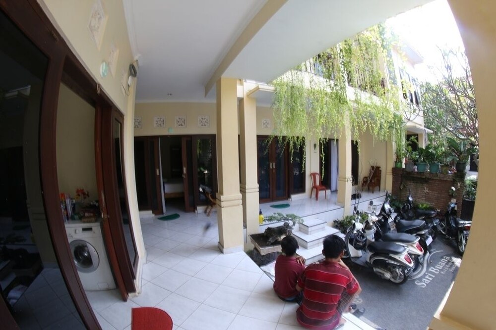 Sari Buana Bed & Breakfast