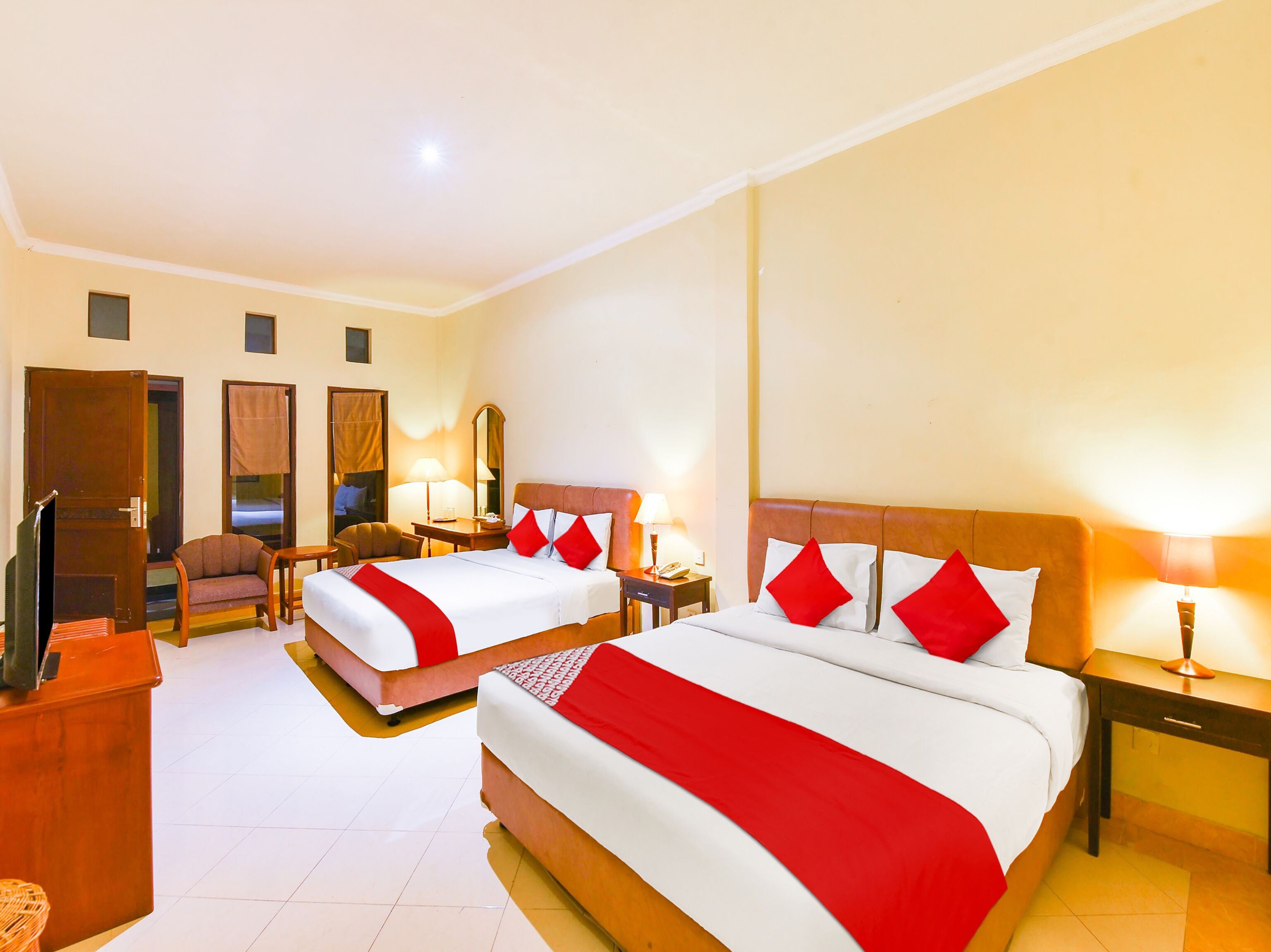 SUPER OYO Townhouse Oak Maxi Hotel Legian