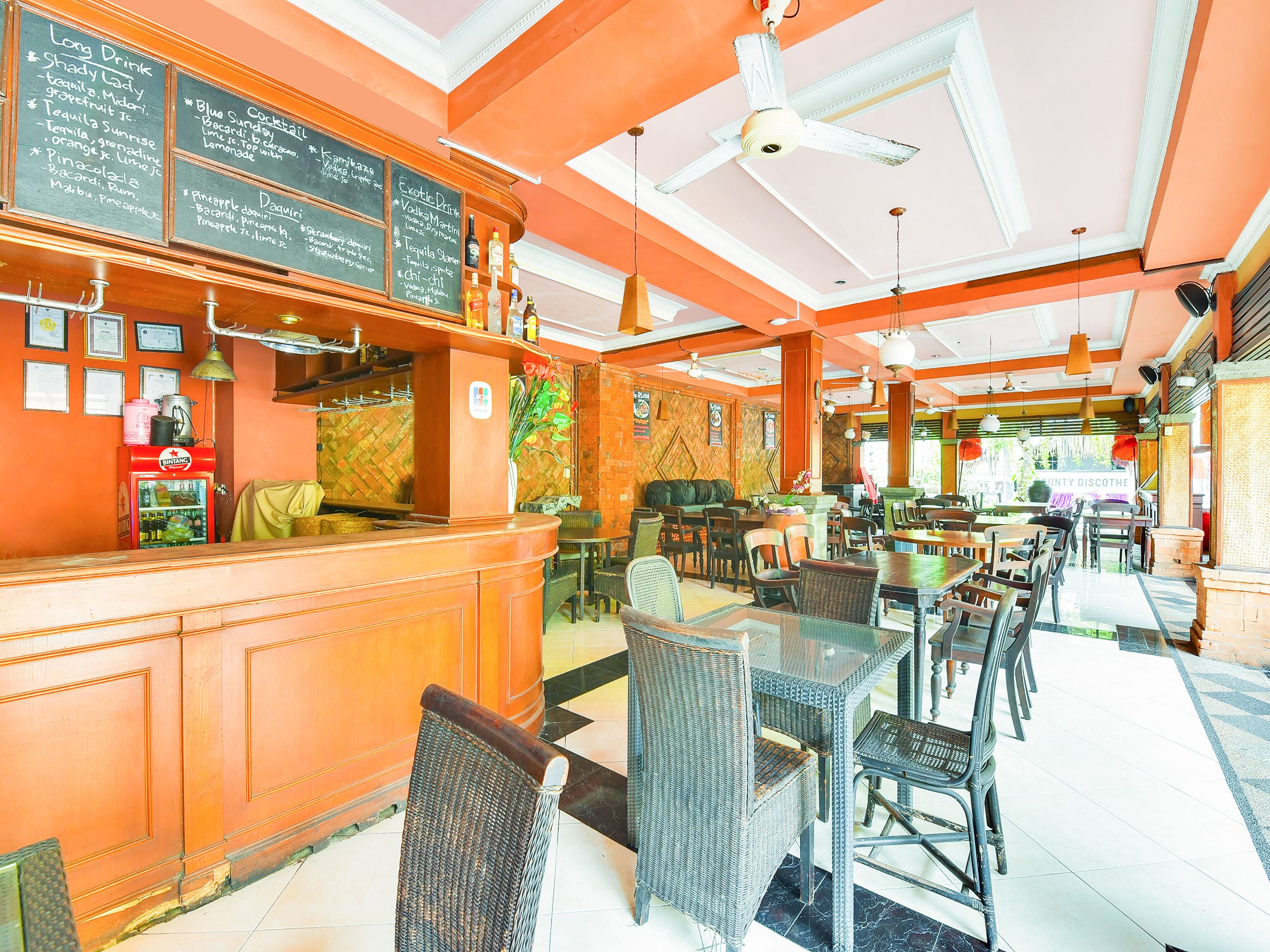 SUPER OYO Townhouse Oak Maxi Hotel Legian