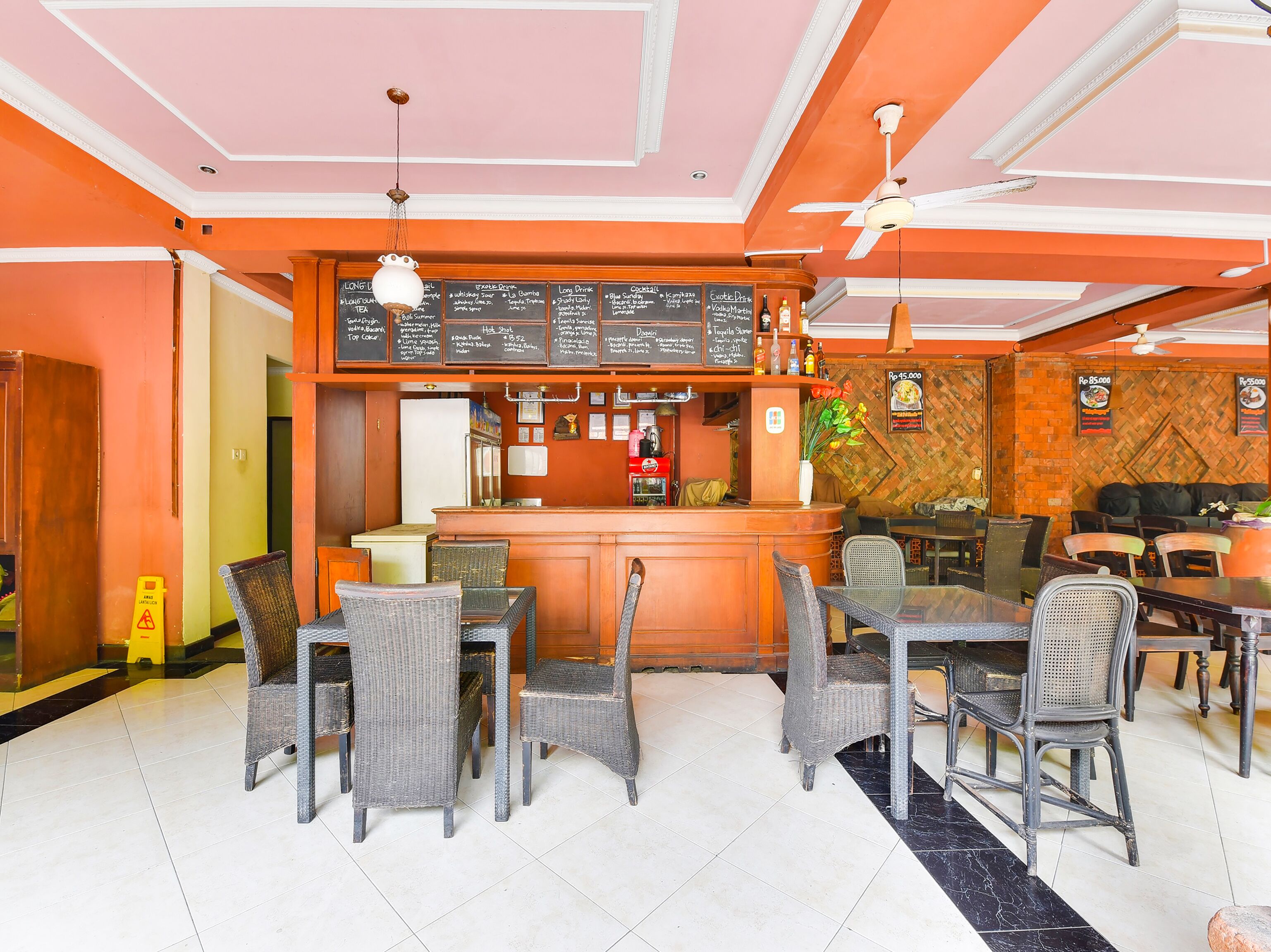 SUPER OYO Townhouse Oak Maxi Hotel Legian