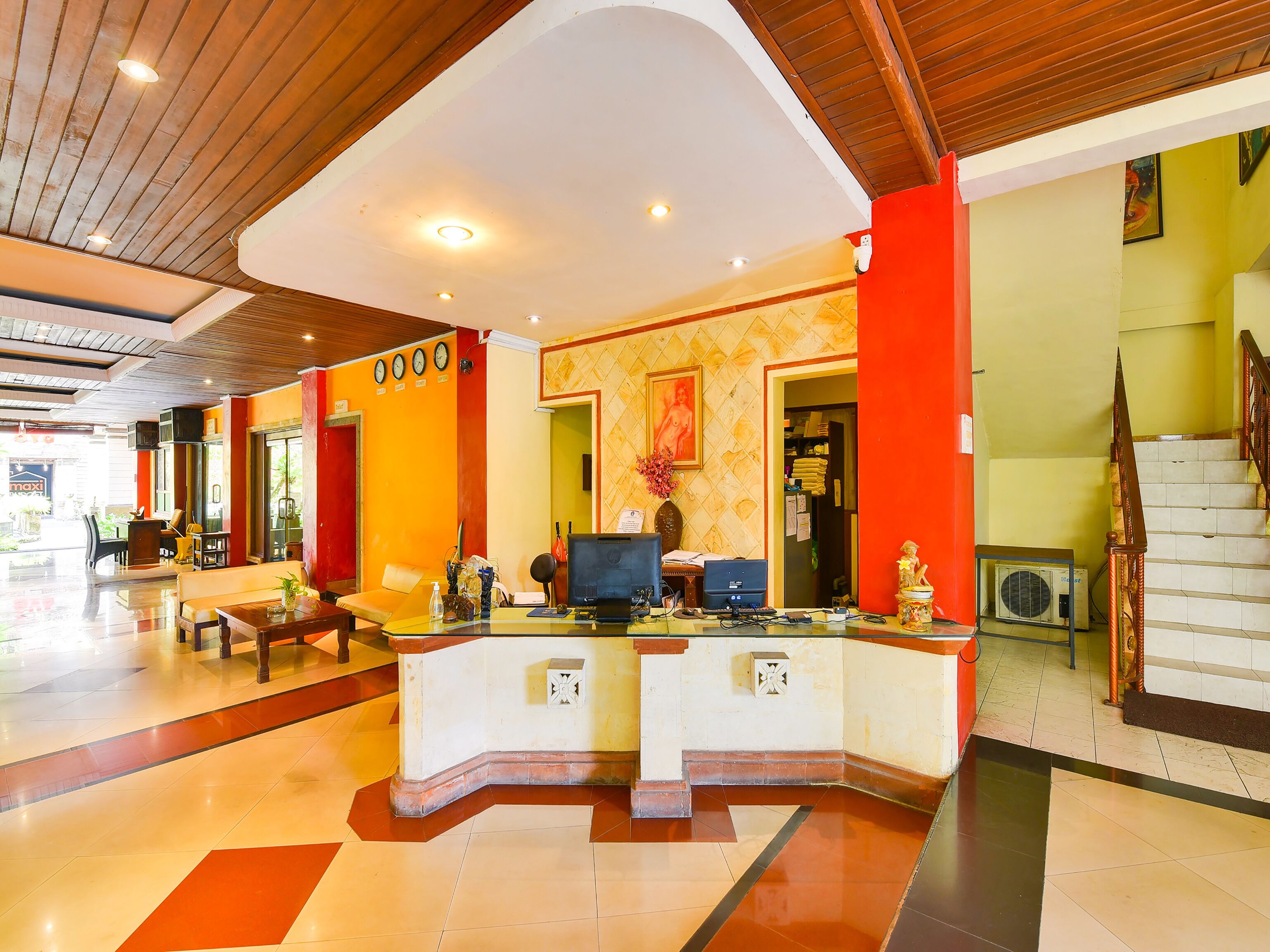 SUPER OYO Townhouse Oak Maxi Hotel Legian