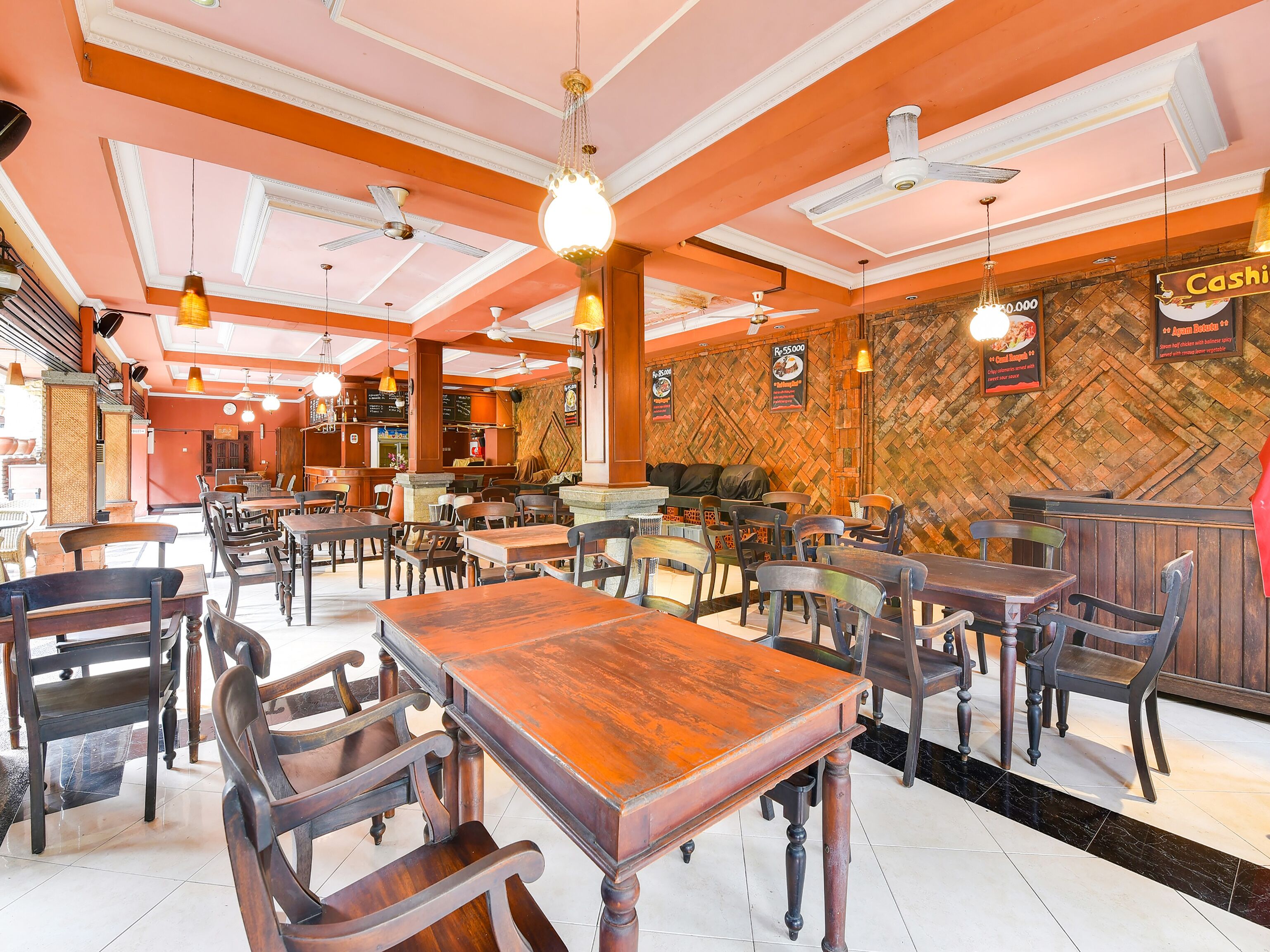 SUPER OYO Townhouse Oak Maxi Hotel Legian