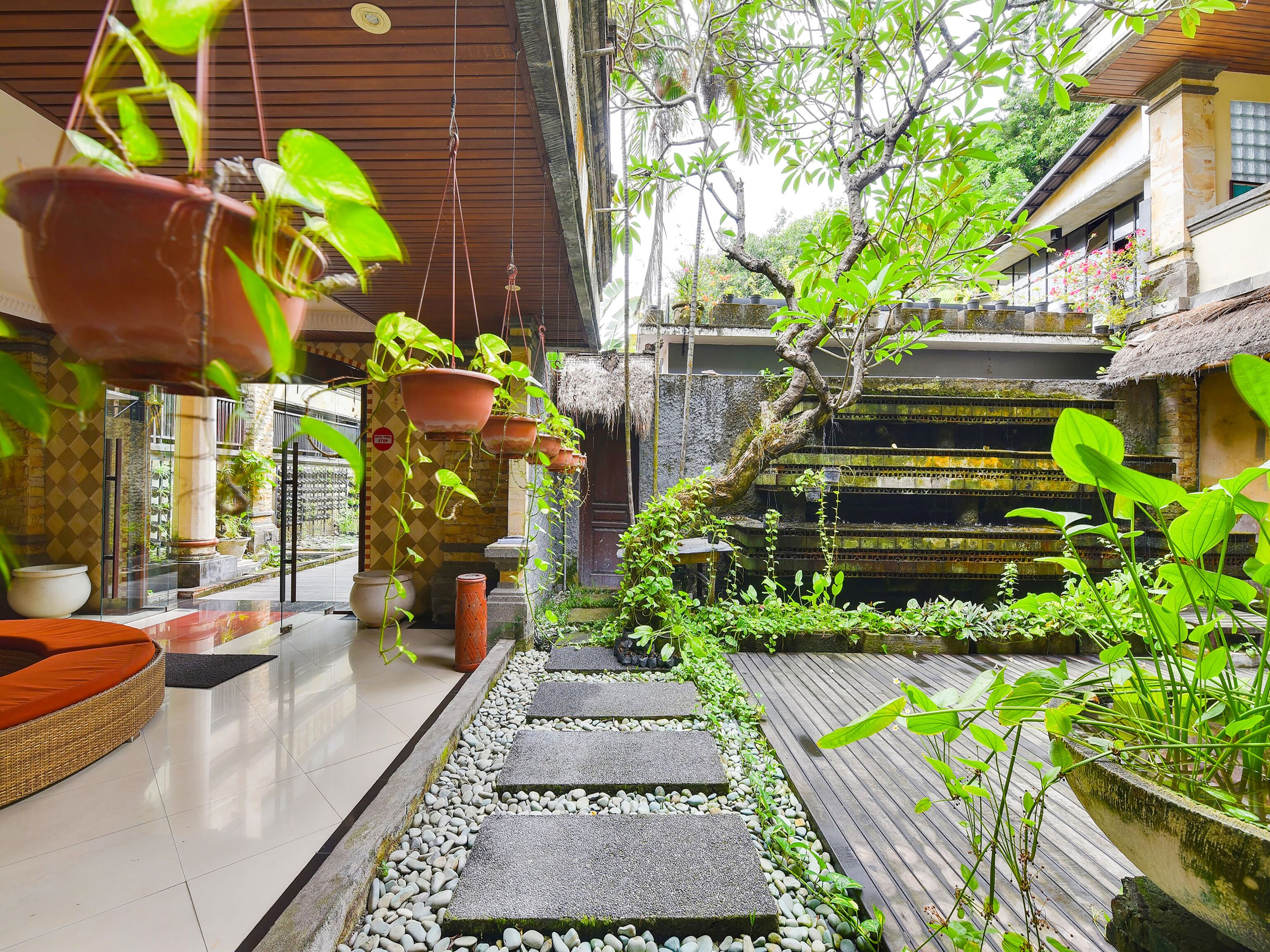 SUPER OYO Townhouse Oak Maxi Hotel Legian