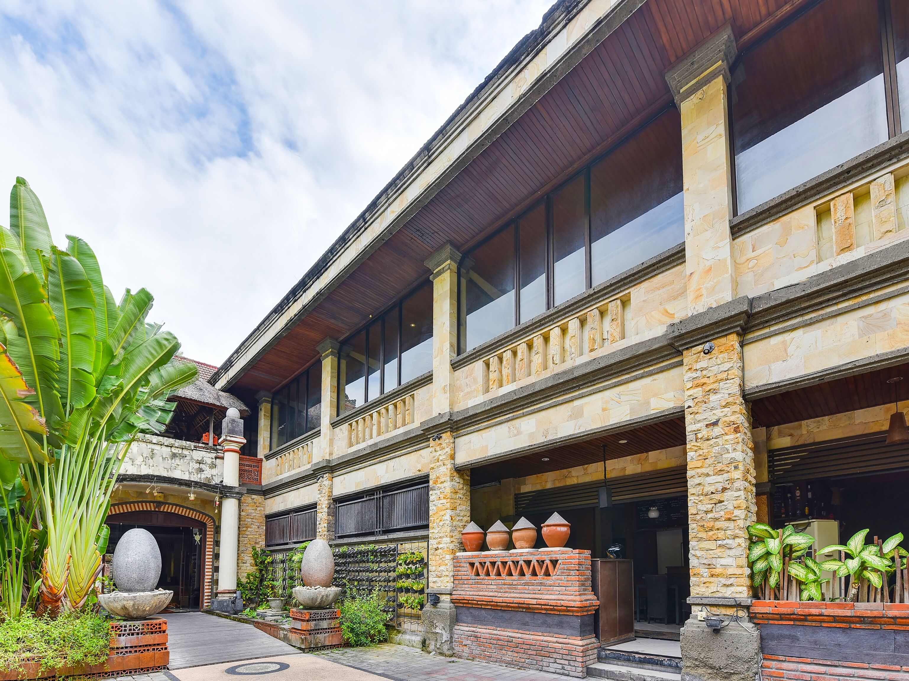 SUPER OYO Townhouse Oak Maxi Hotel Legian