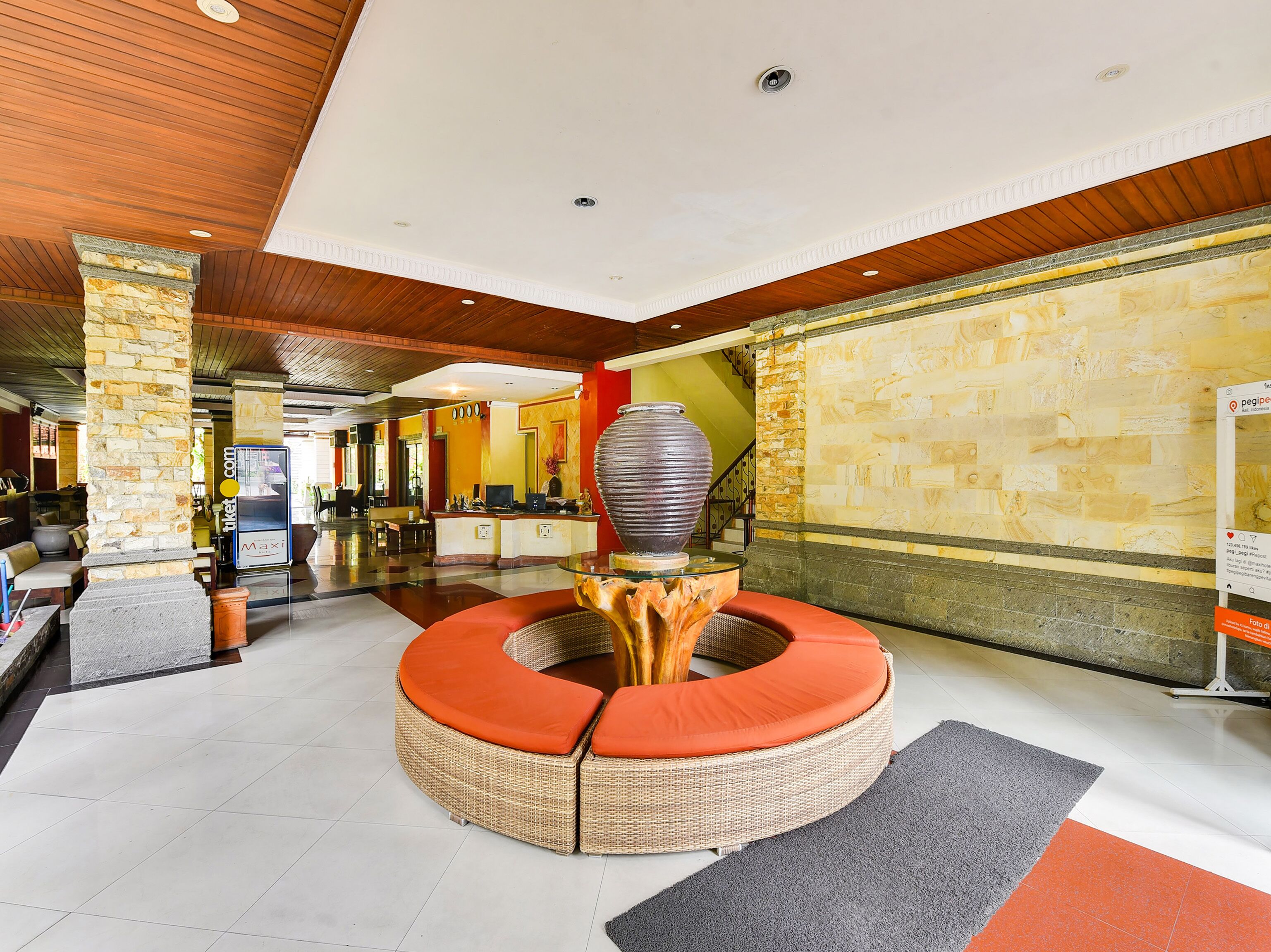 SUPER OYO Townhouse Oak Maxi Hotel Legian