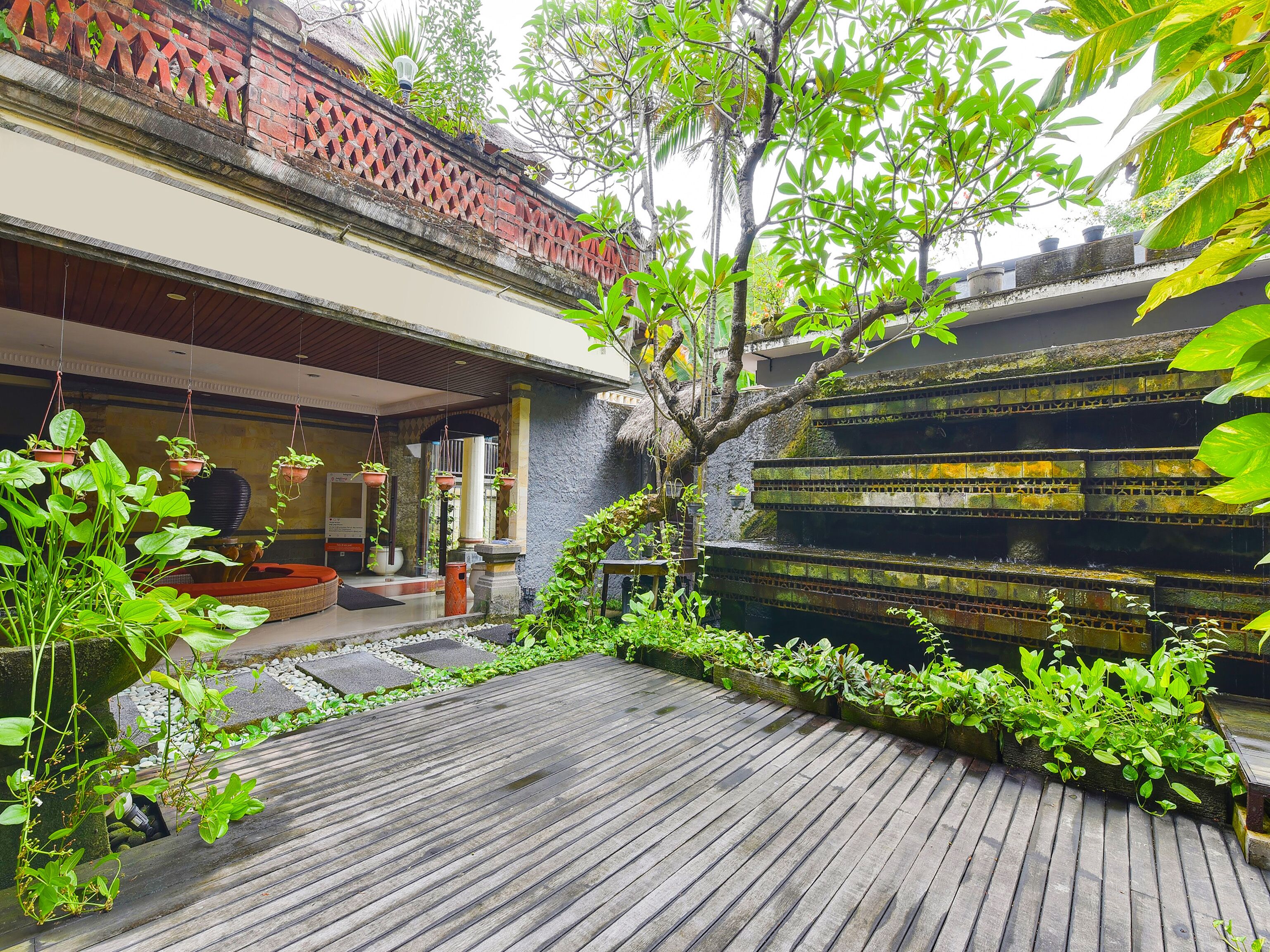 SUPER OYO Townhouse Oak Maxi Hotel Legian