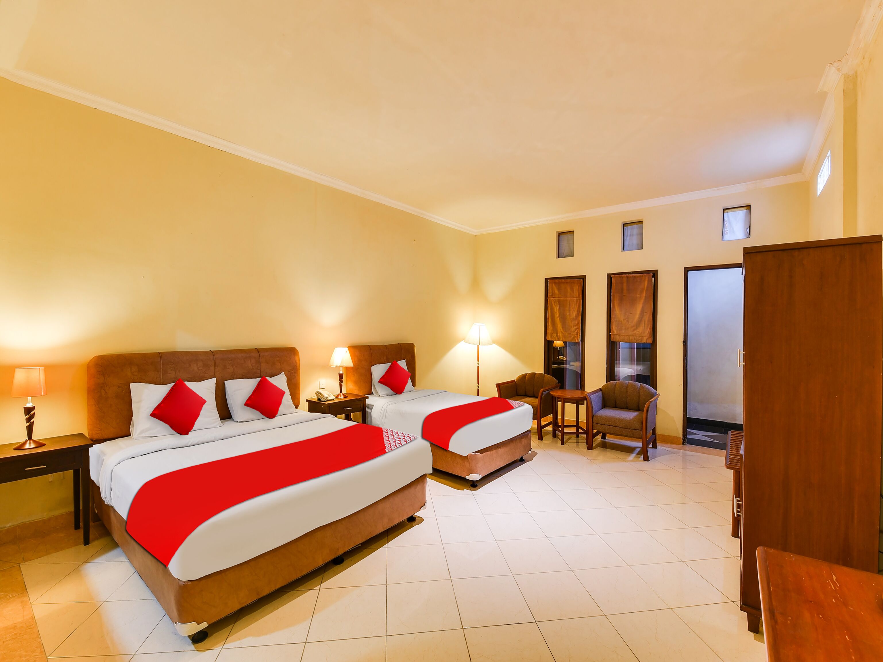 SUPER OYO Townhouse Oak Maxi Hotel Legian