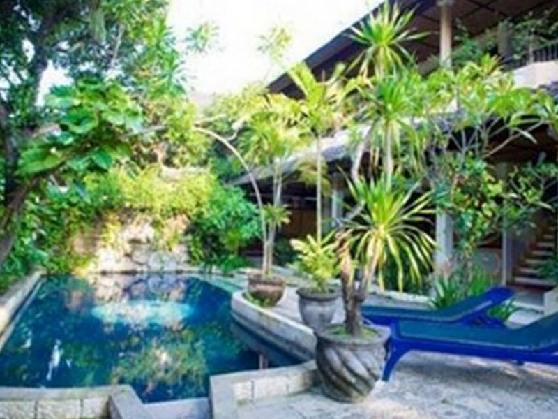 Surfaris Inn