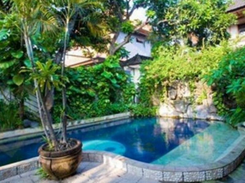 Surfaris Inn