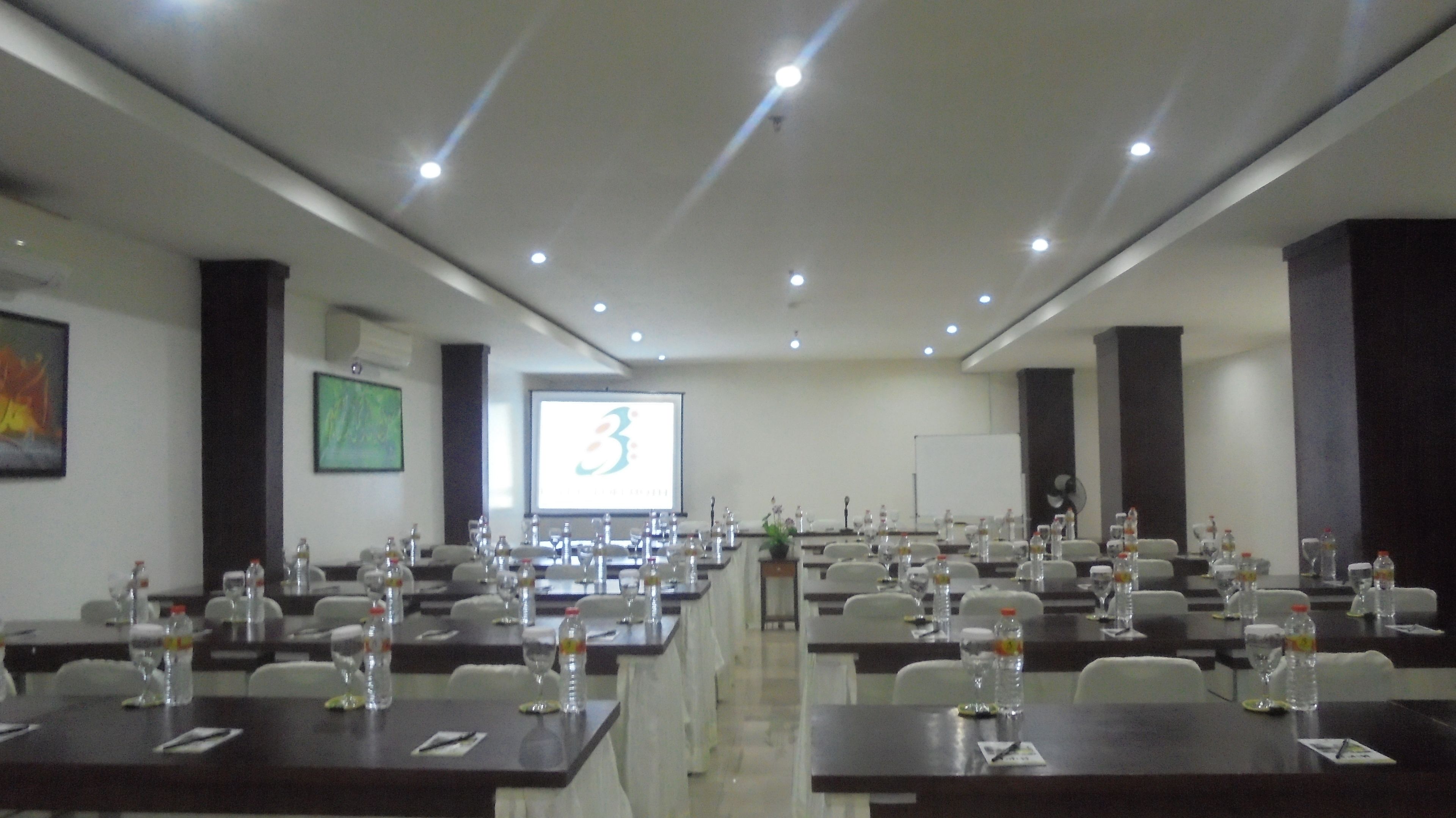 The Kanjeng Suites Kuta Galeria - Bali