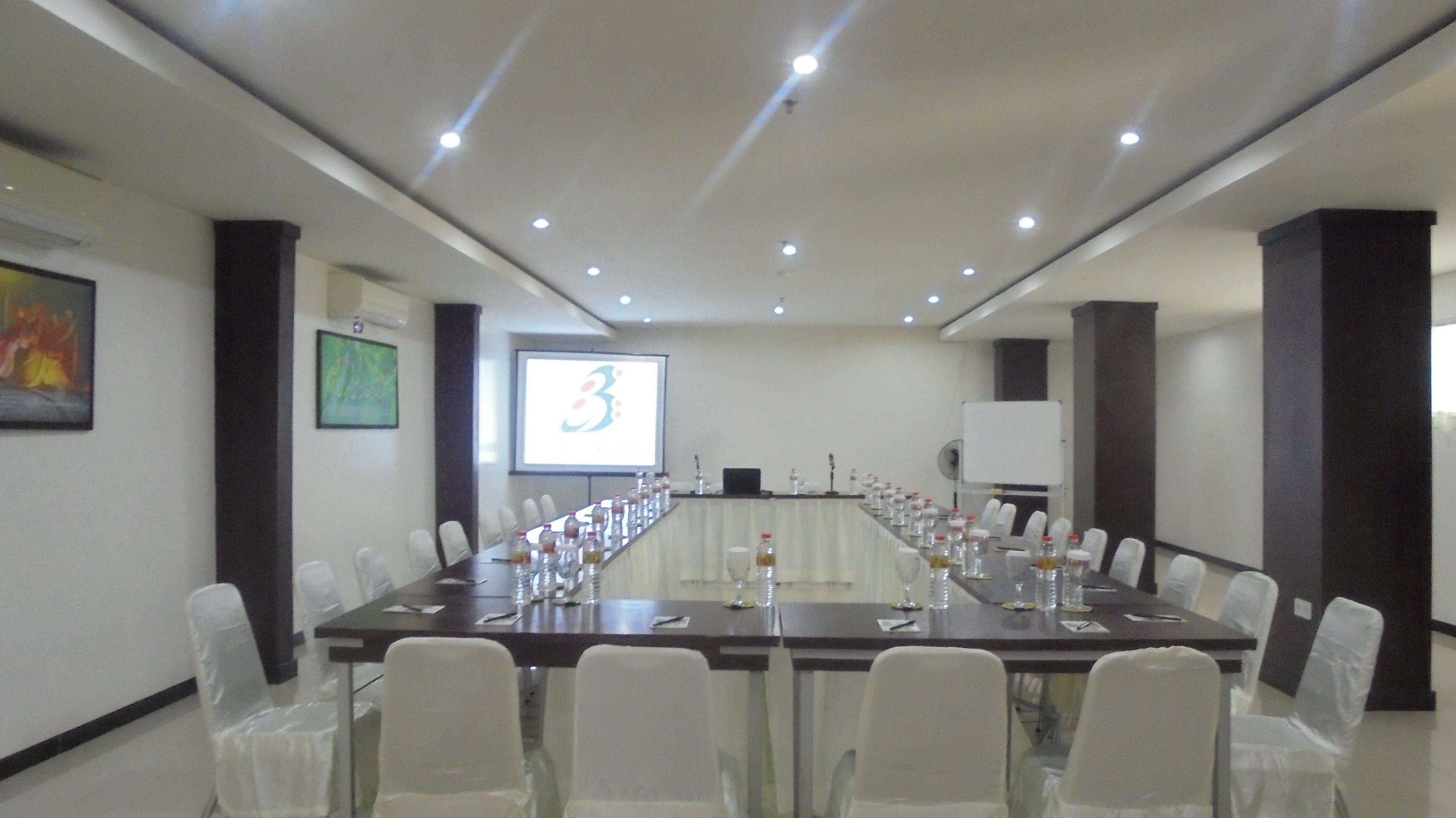 The Kanjeng Suites Kuta Galeria - Bali