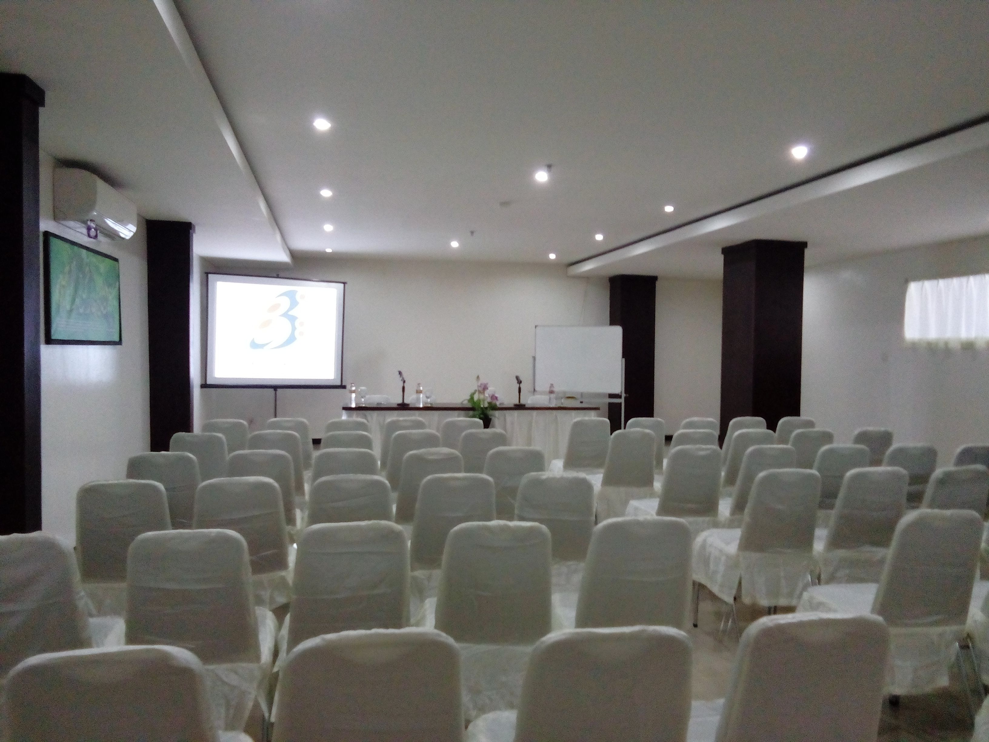 The Kanjeng Suites Kuta Galeria - Bali