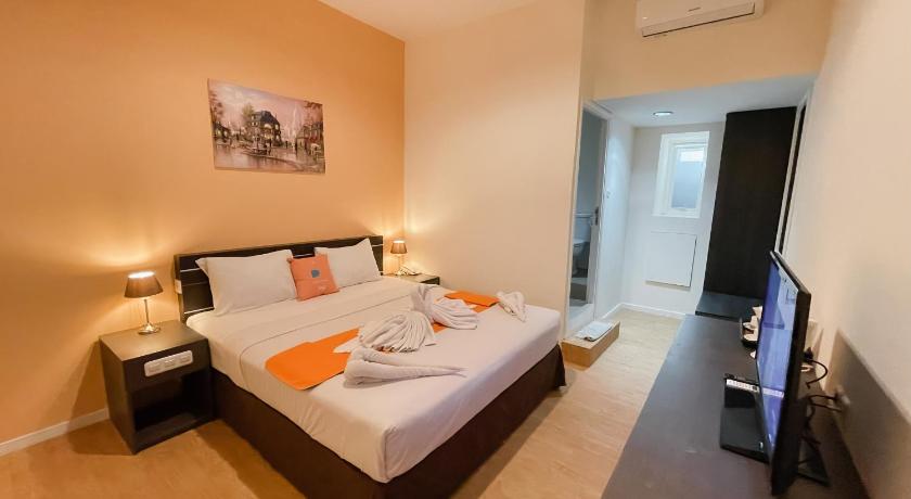 The Sunset Point Hotel