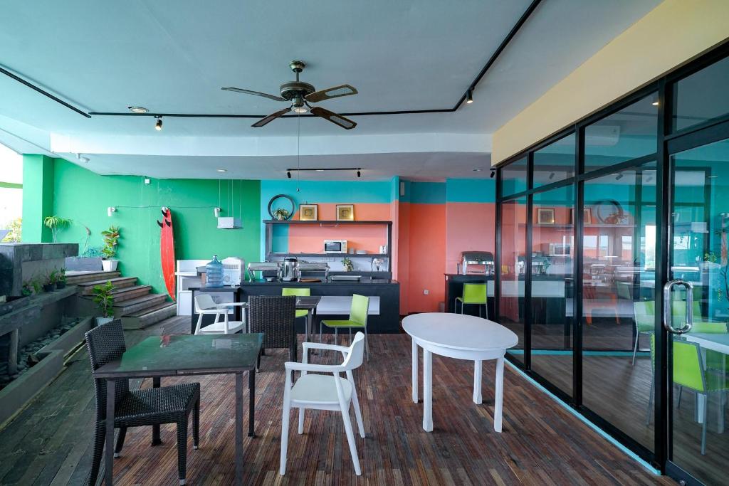 The Sunset Point Hotel