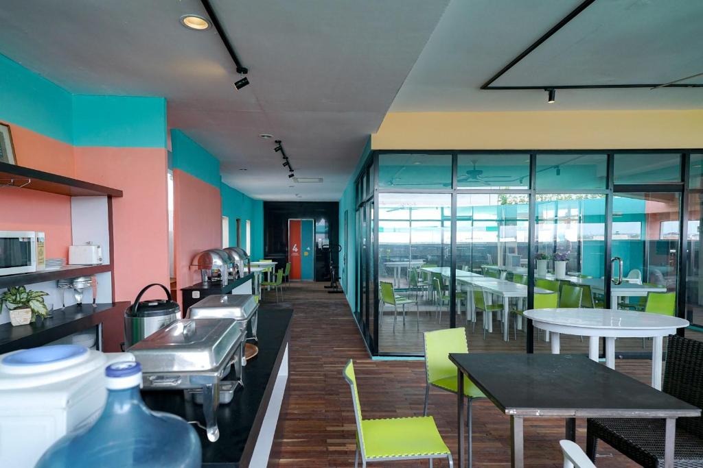 The Sunset Point Hotel