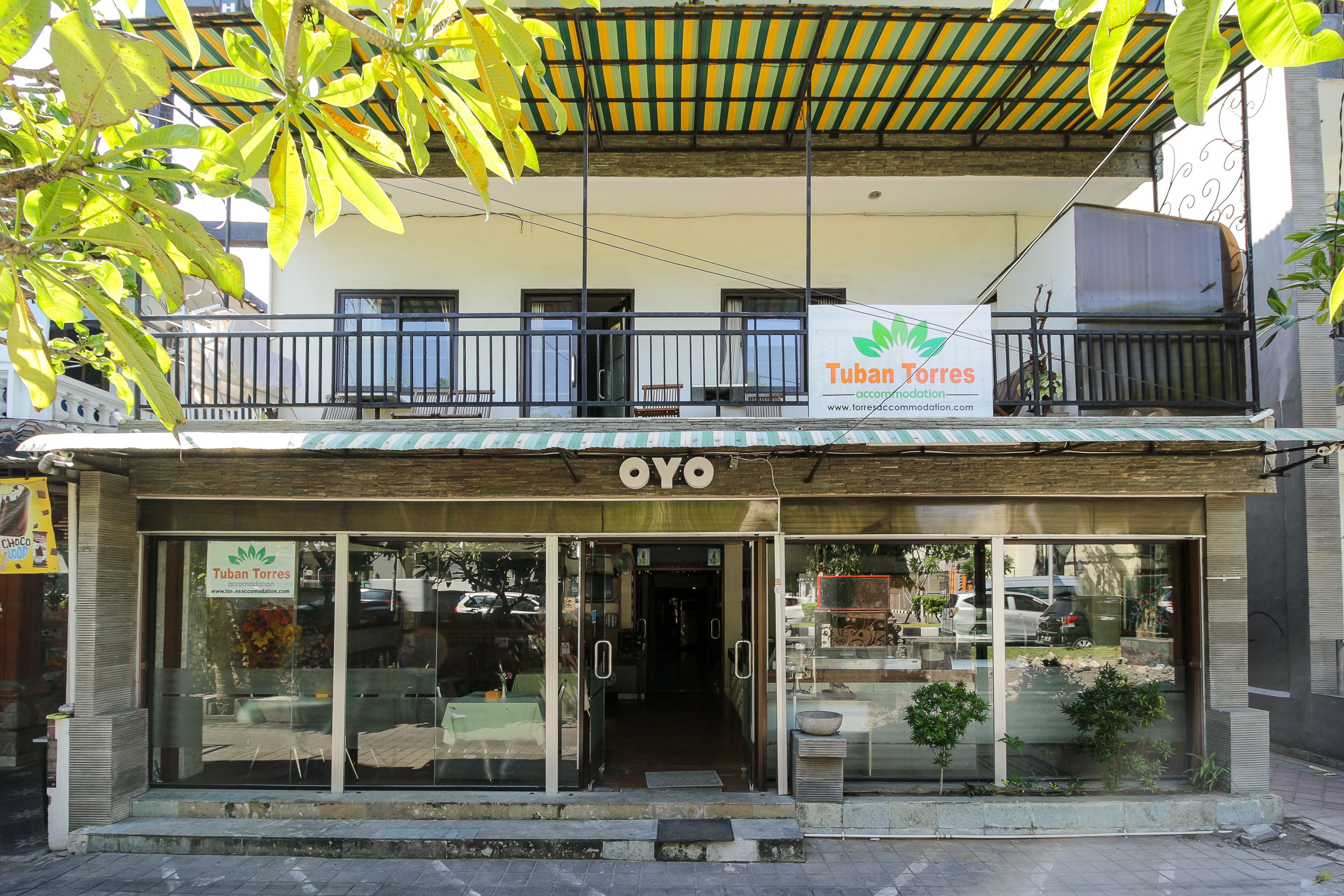 Tuban Torres Accomodation by OYO Rooms