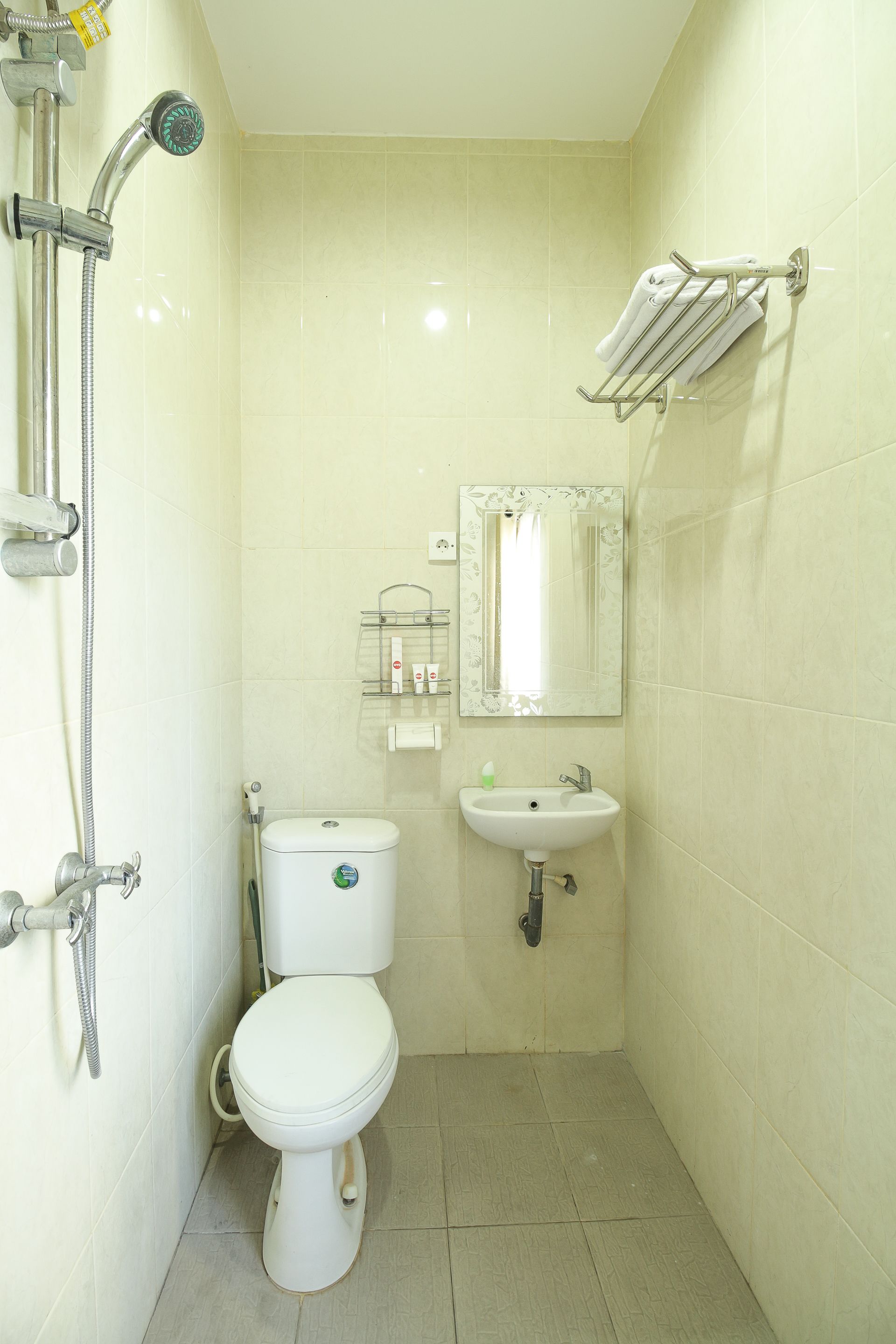 Tuban Torres Accomodation by OYO Rooms