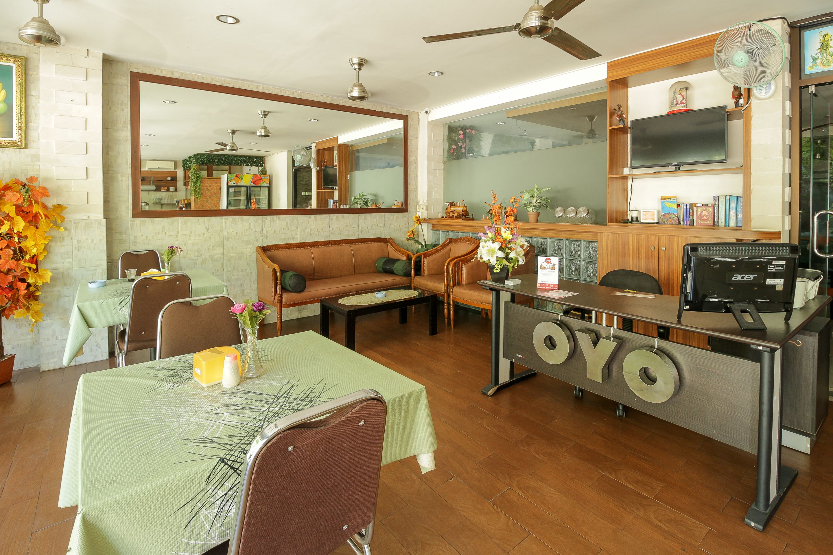 Tuban Torres Accomodation by OYO Rooms