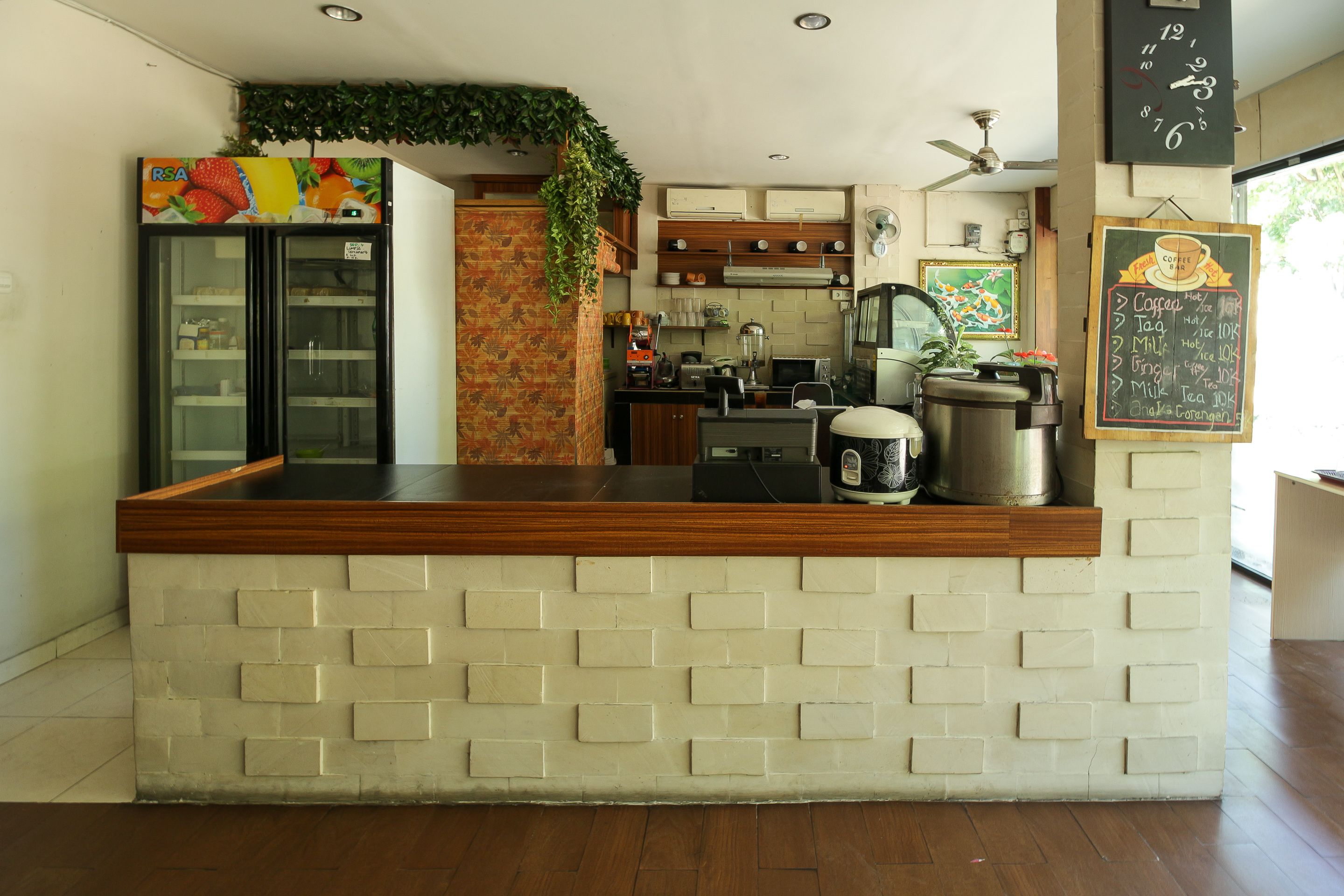 Tuban Torres Accomodation by OYO Rooms