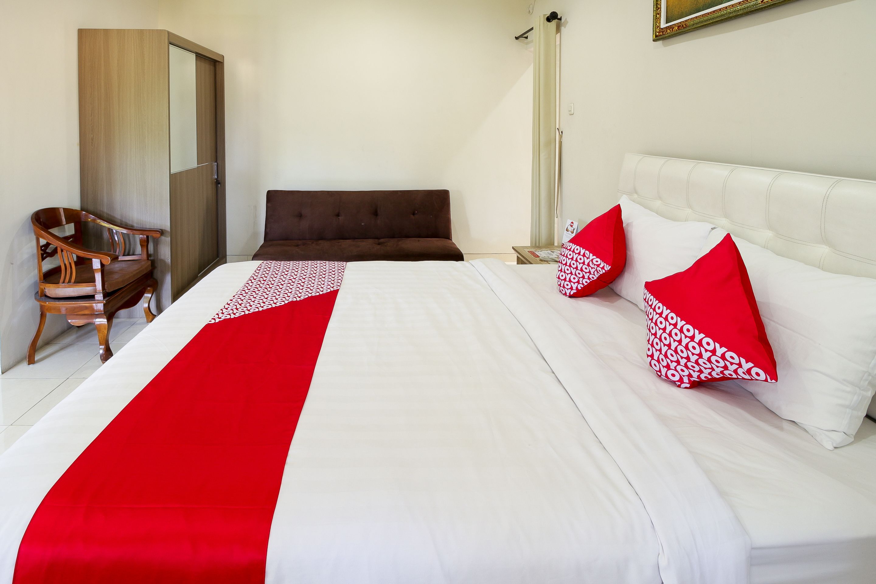 Tuban Torres Accomodation by OYO Rooms
