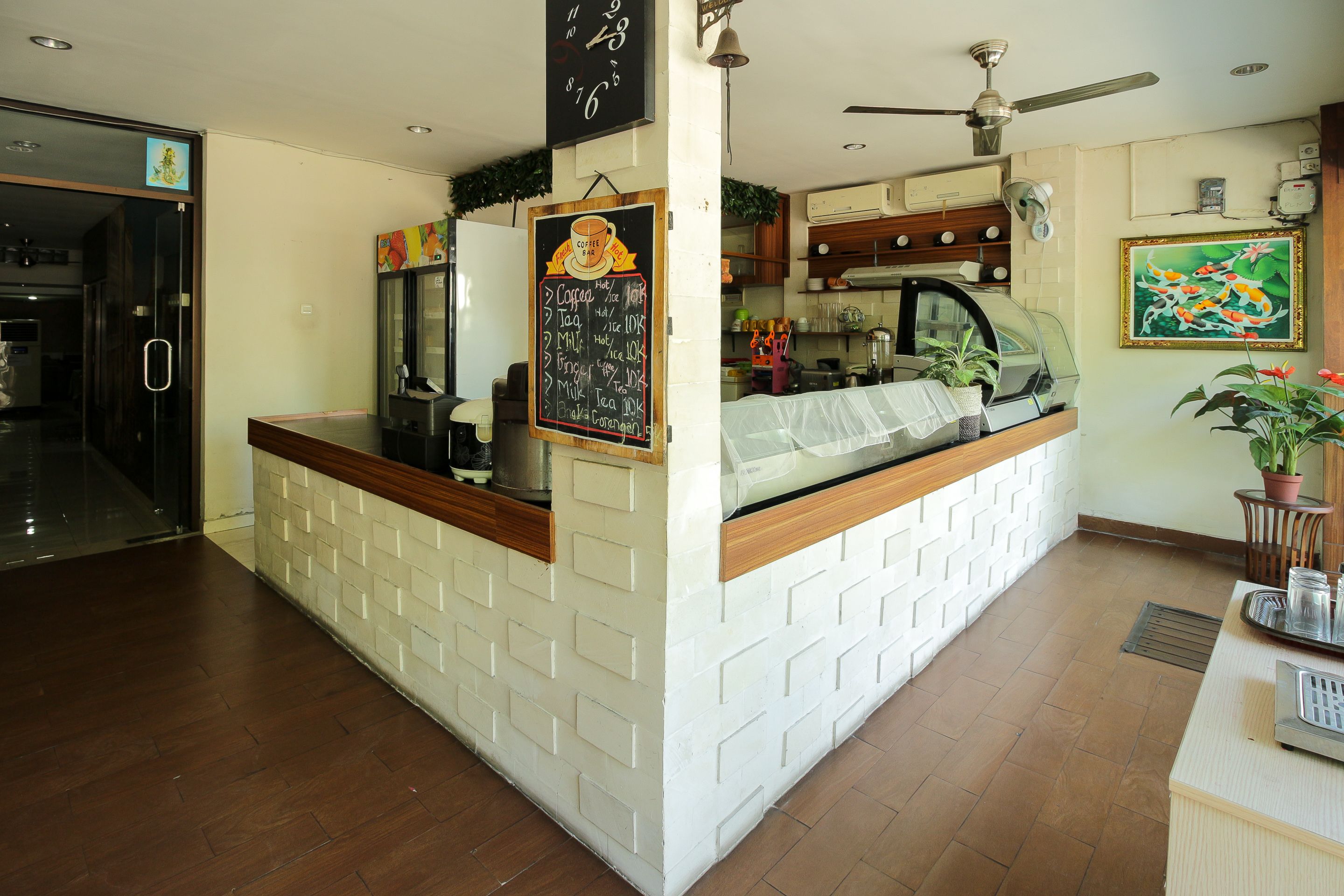 Tuban Torres Accomodation by OYO Rooms