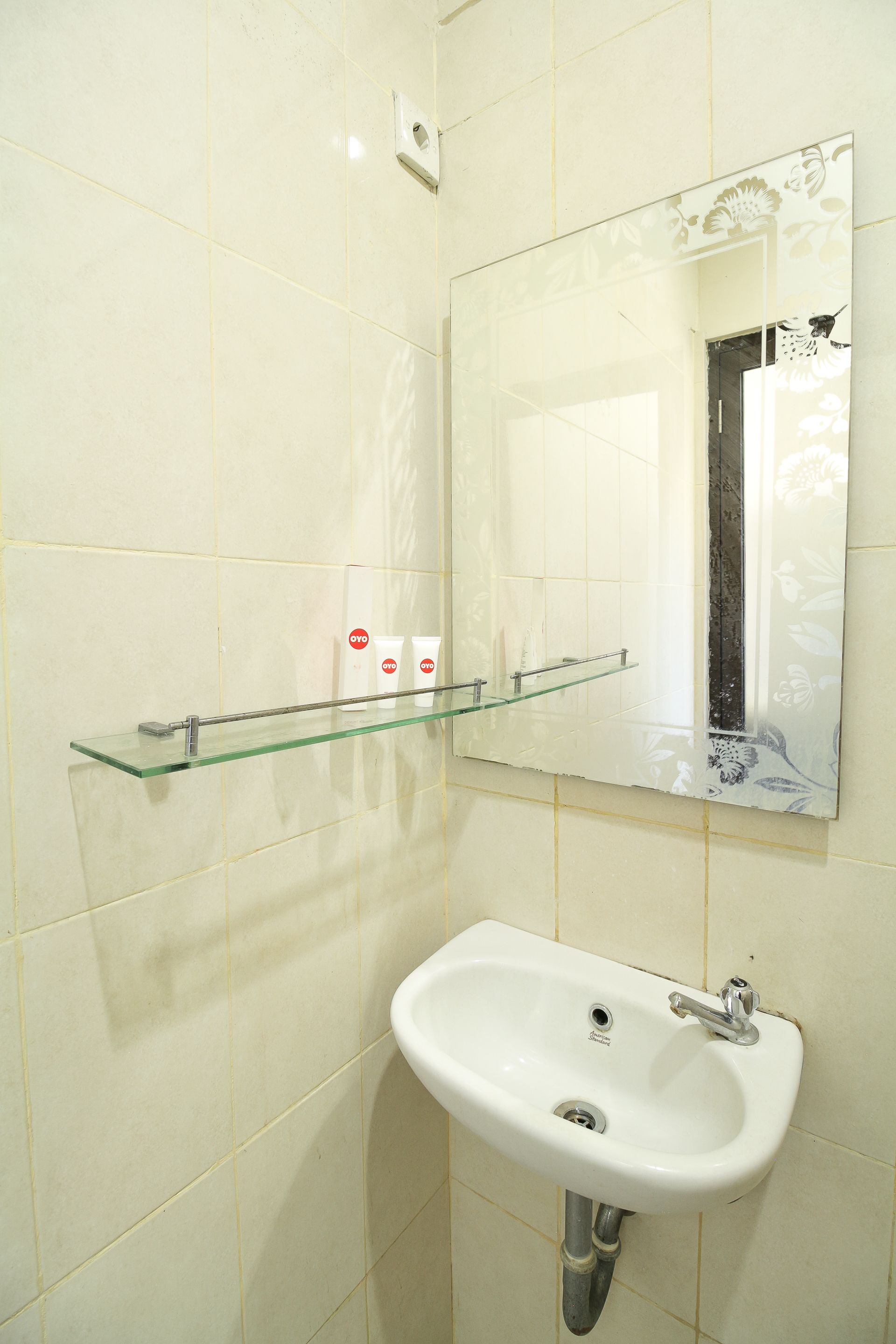 Tuban Torres Accomodation by OYO Rooms