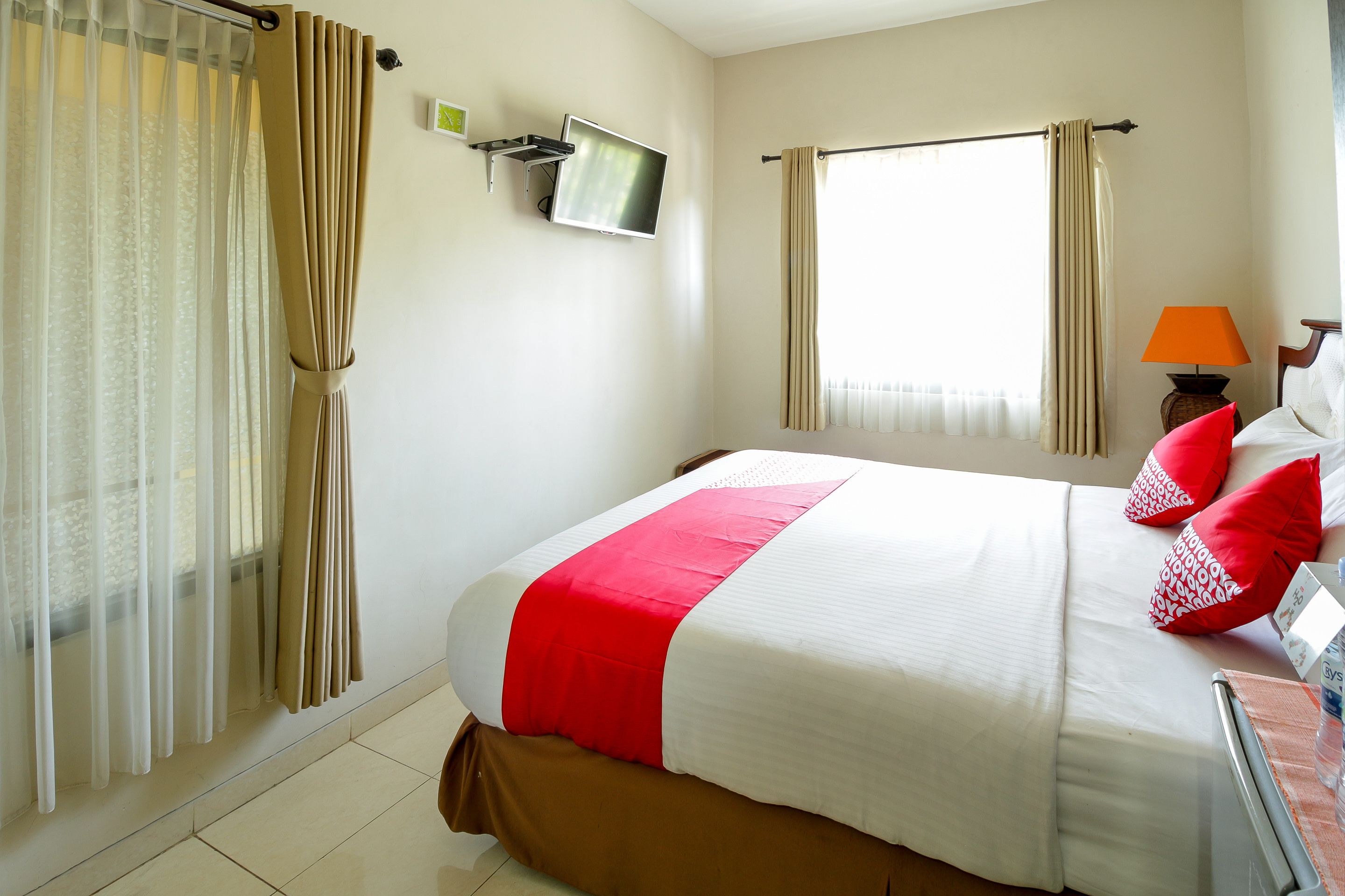 Tuban Torres Accomodation by OYO Rooms