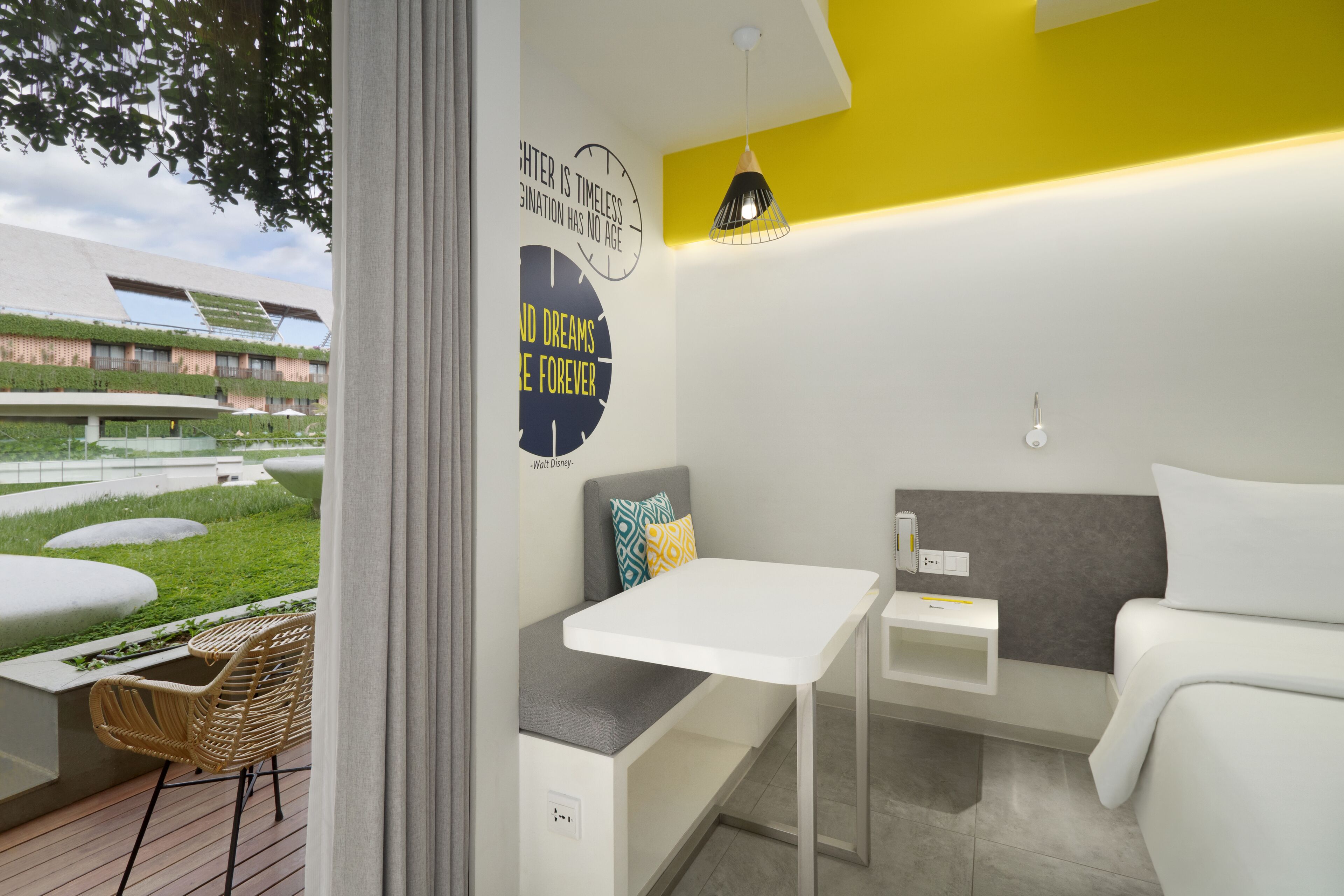 YELLO Hotel Kuta Beachwalk Bali