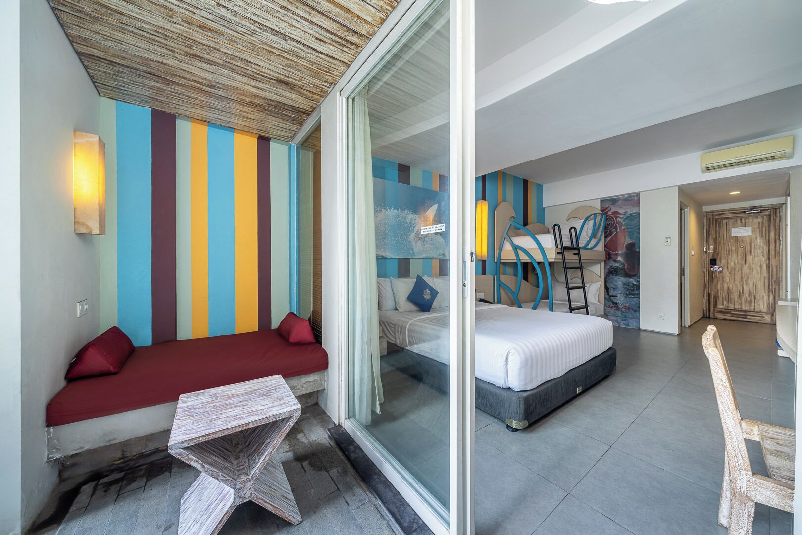 Bliss Surfer Hotel