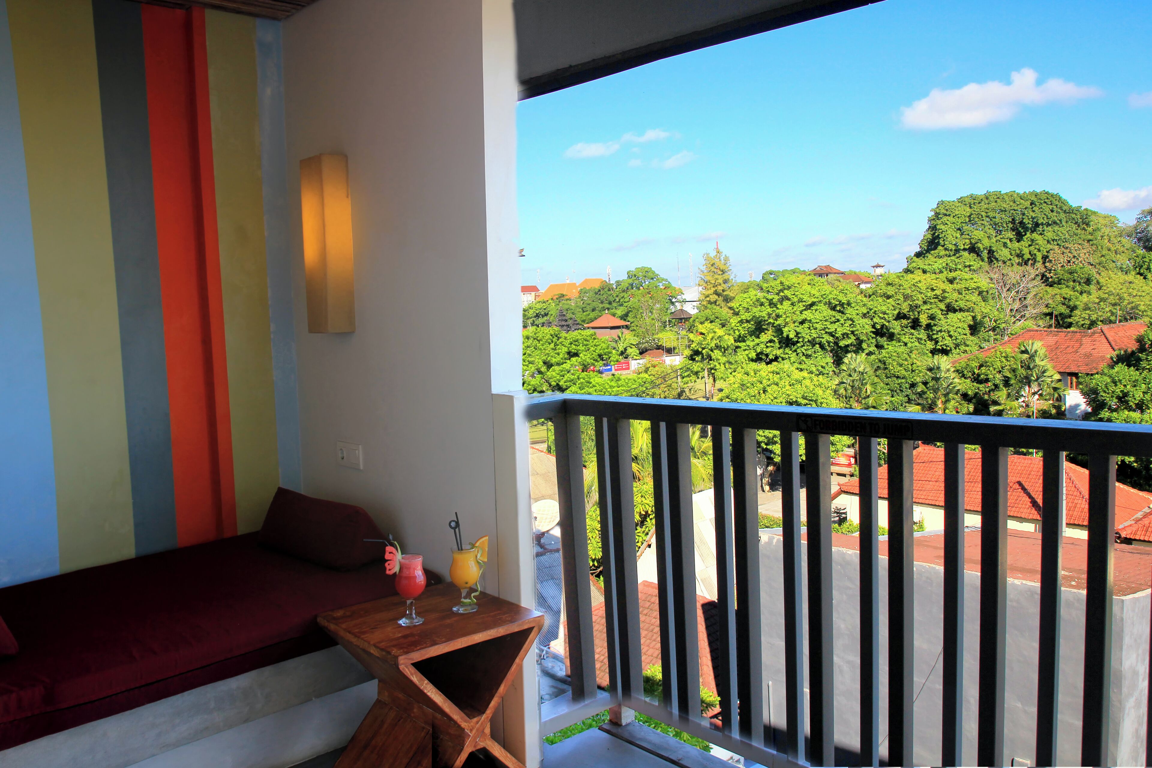 Bliss Surfer Hotel