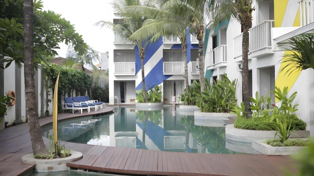 Bliss Surfer Hotel