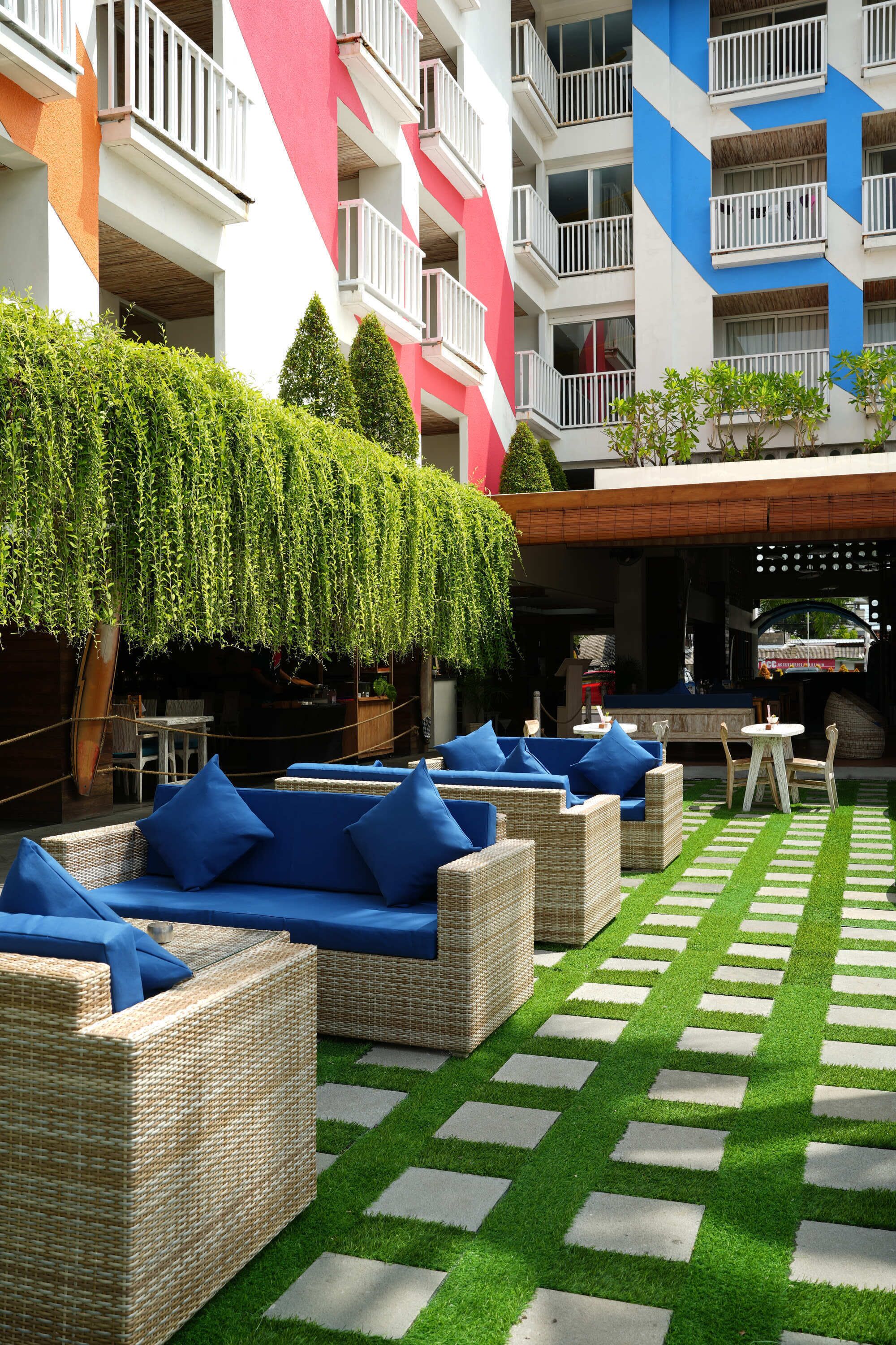 Bliss Surfer Hotel
