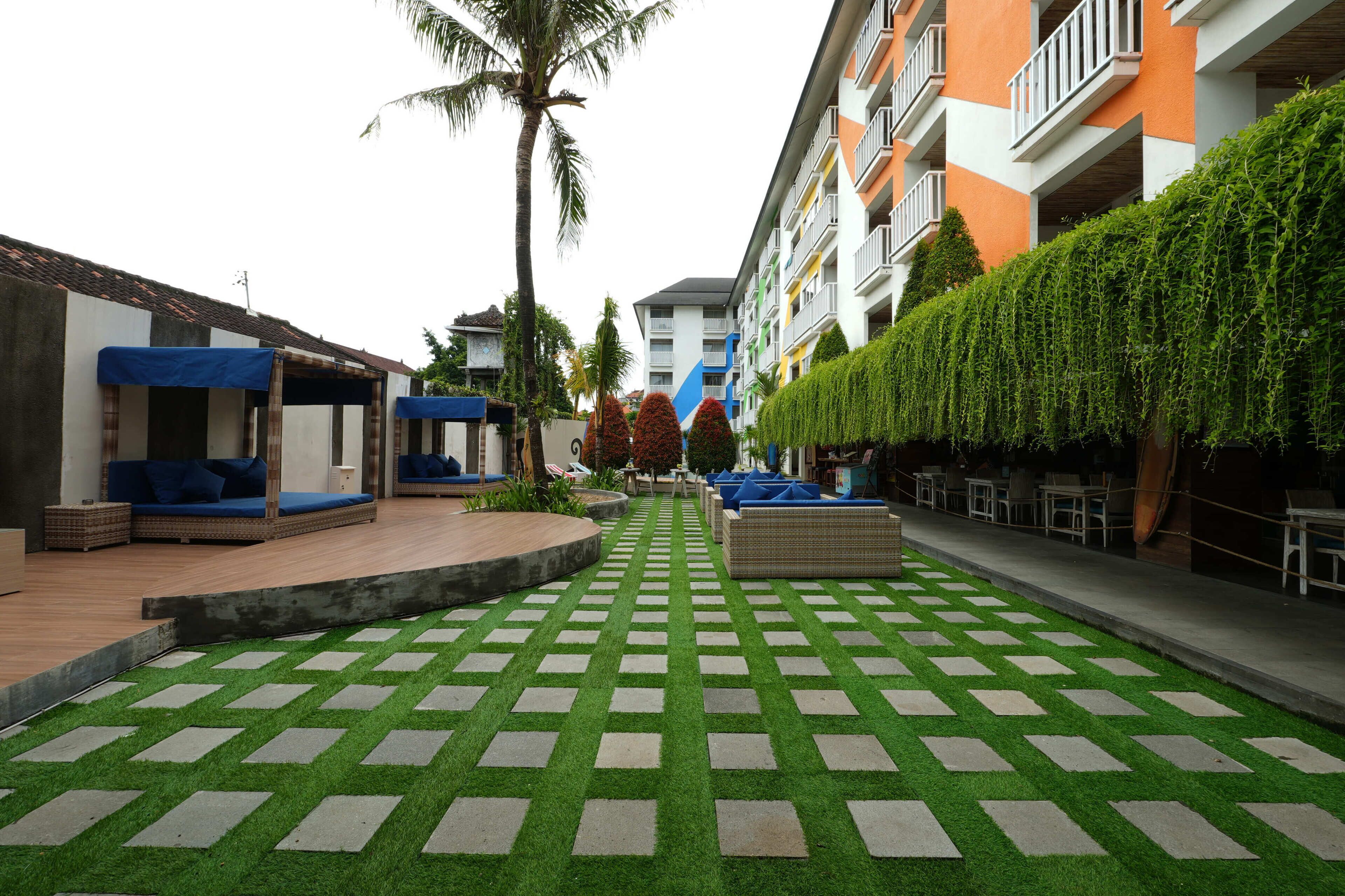 Bliss Surfer Hotel