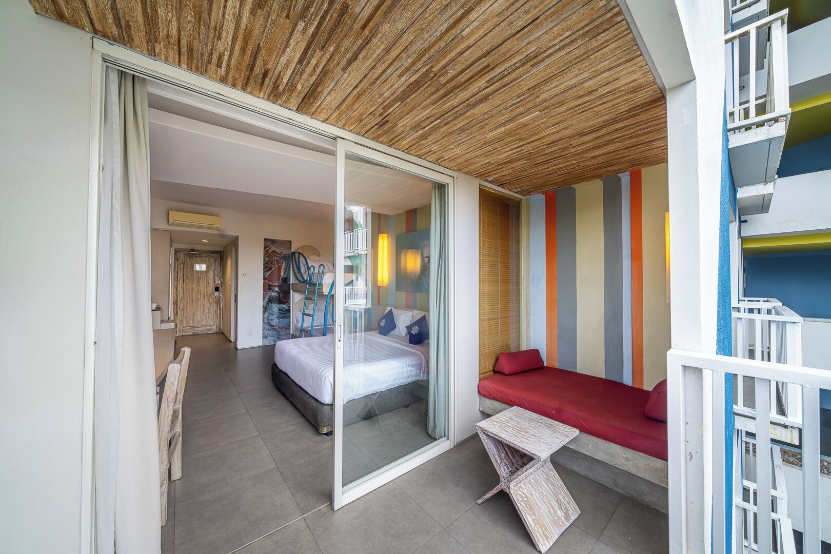 Bliss Surfer Hotel