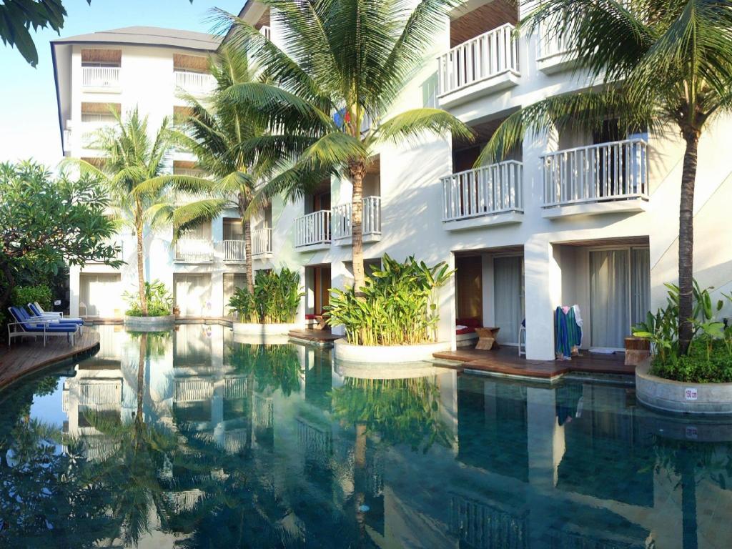 Bliss Surfer Hotel