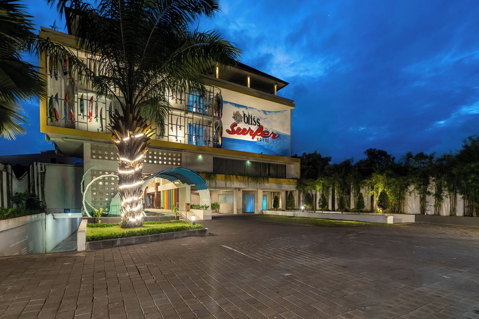 Bliss Surfer Hotel