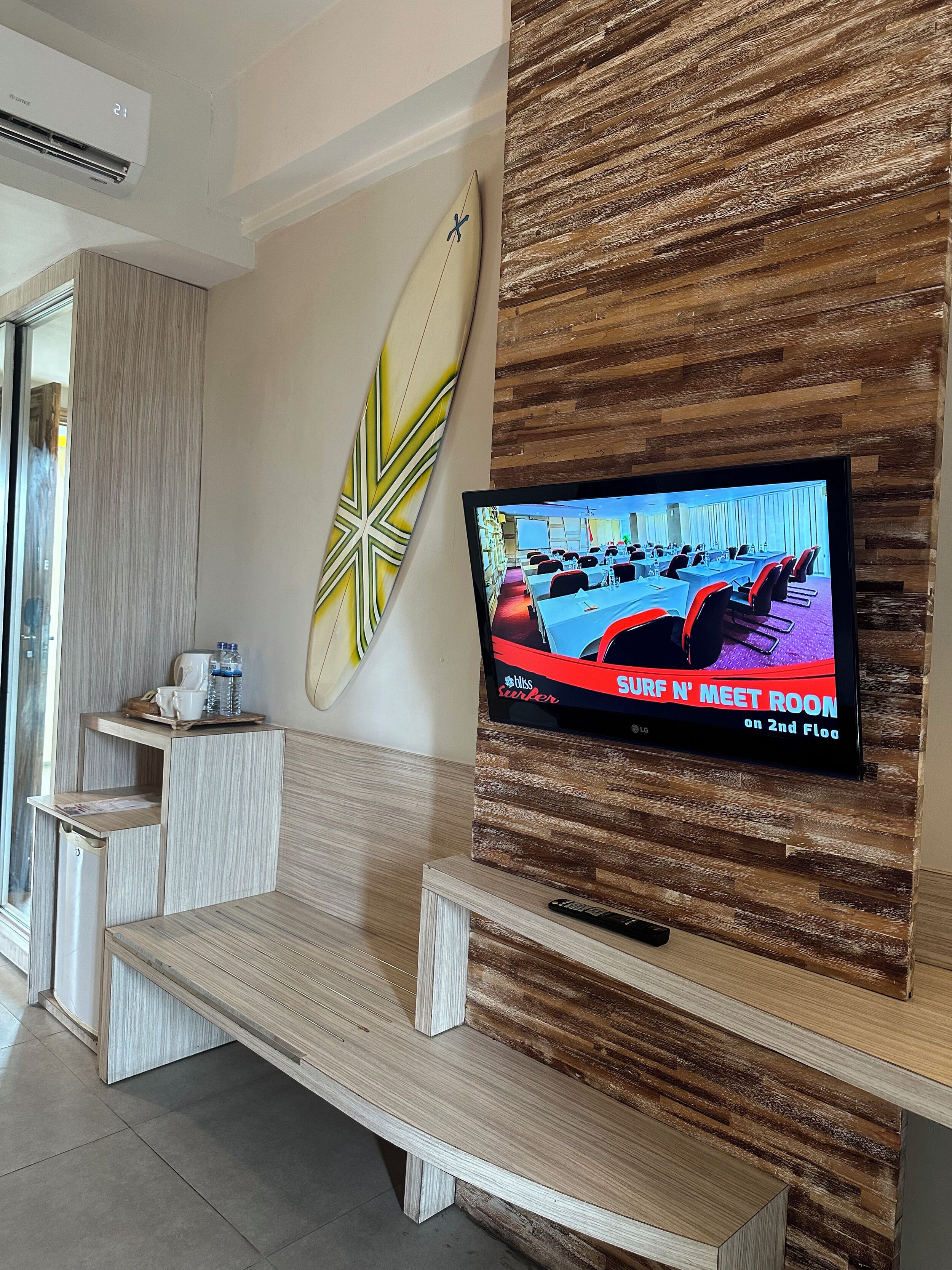 Bliss Surfer Hotel