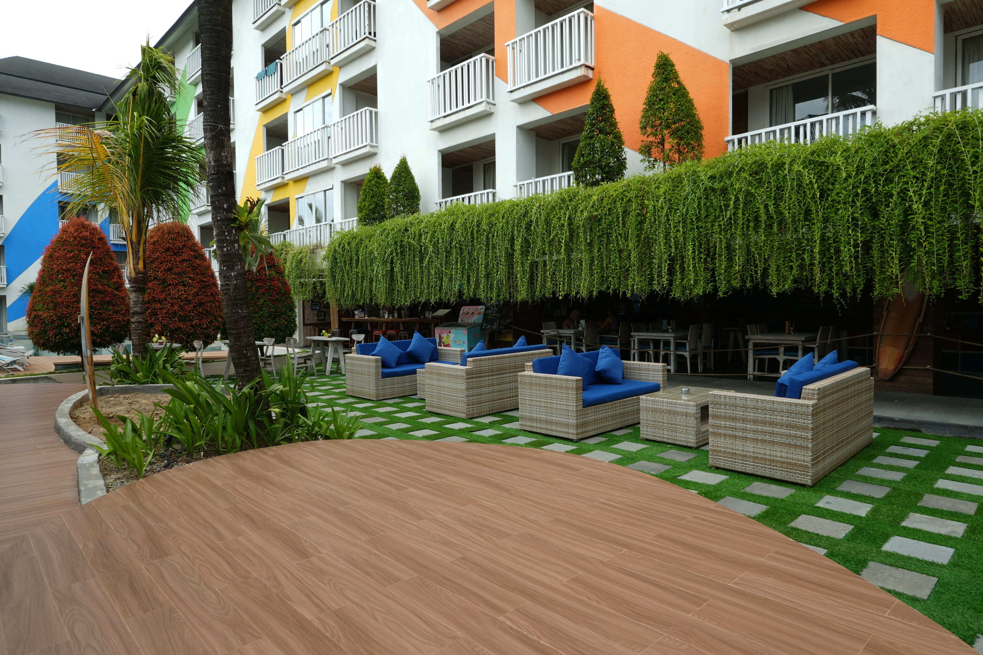 Bliss Surfer Hotel