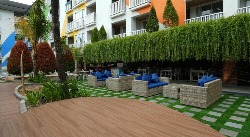Bliss Surfer Hotel