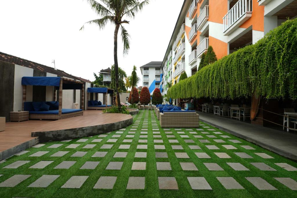 Bliss Surfer Hotel