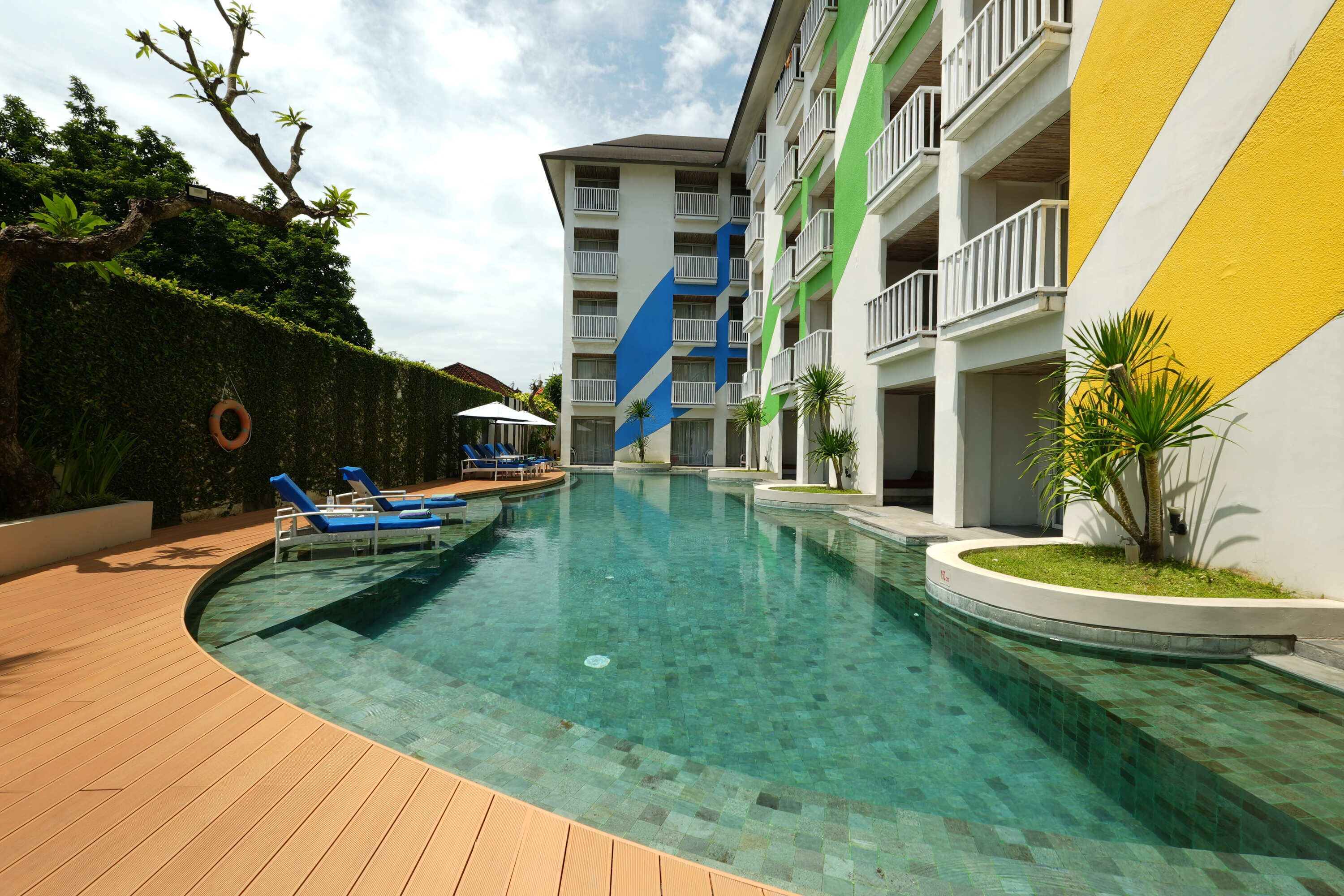 Bliss Surfer Hotel