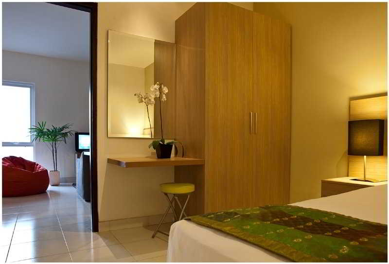 Eazy Suite
