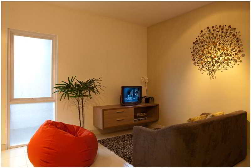 Eazy Suite