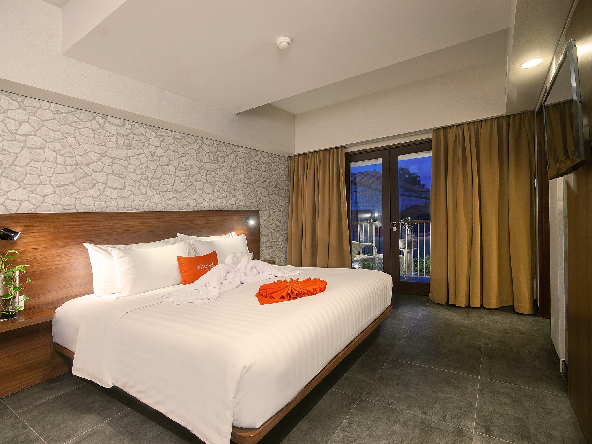 J4 Hotels