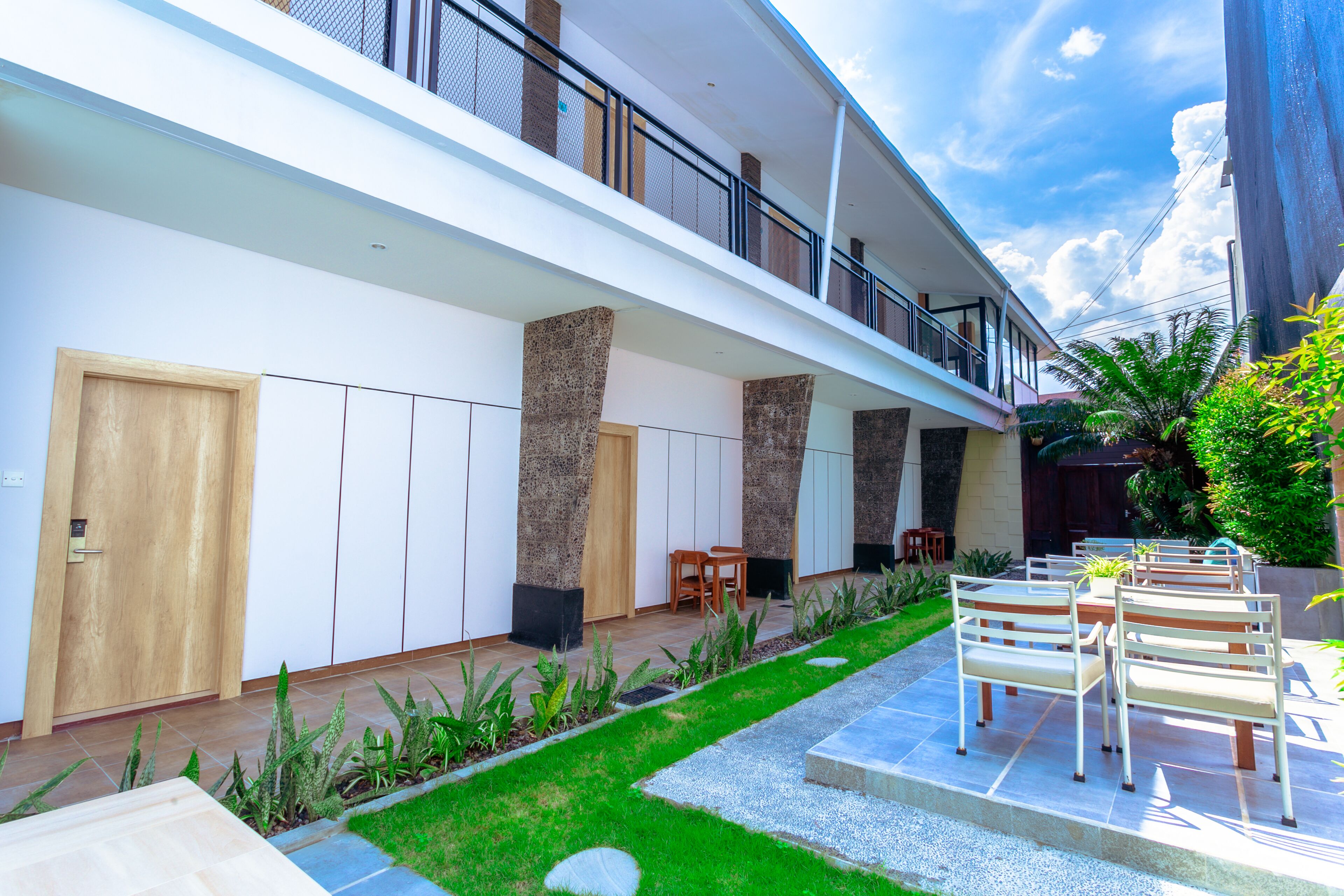 Lega Legi Town House