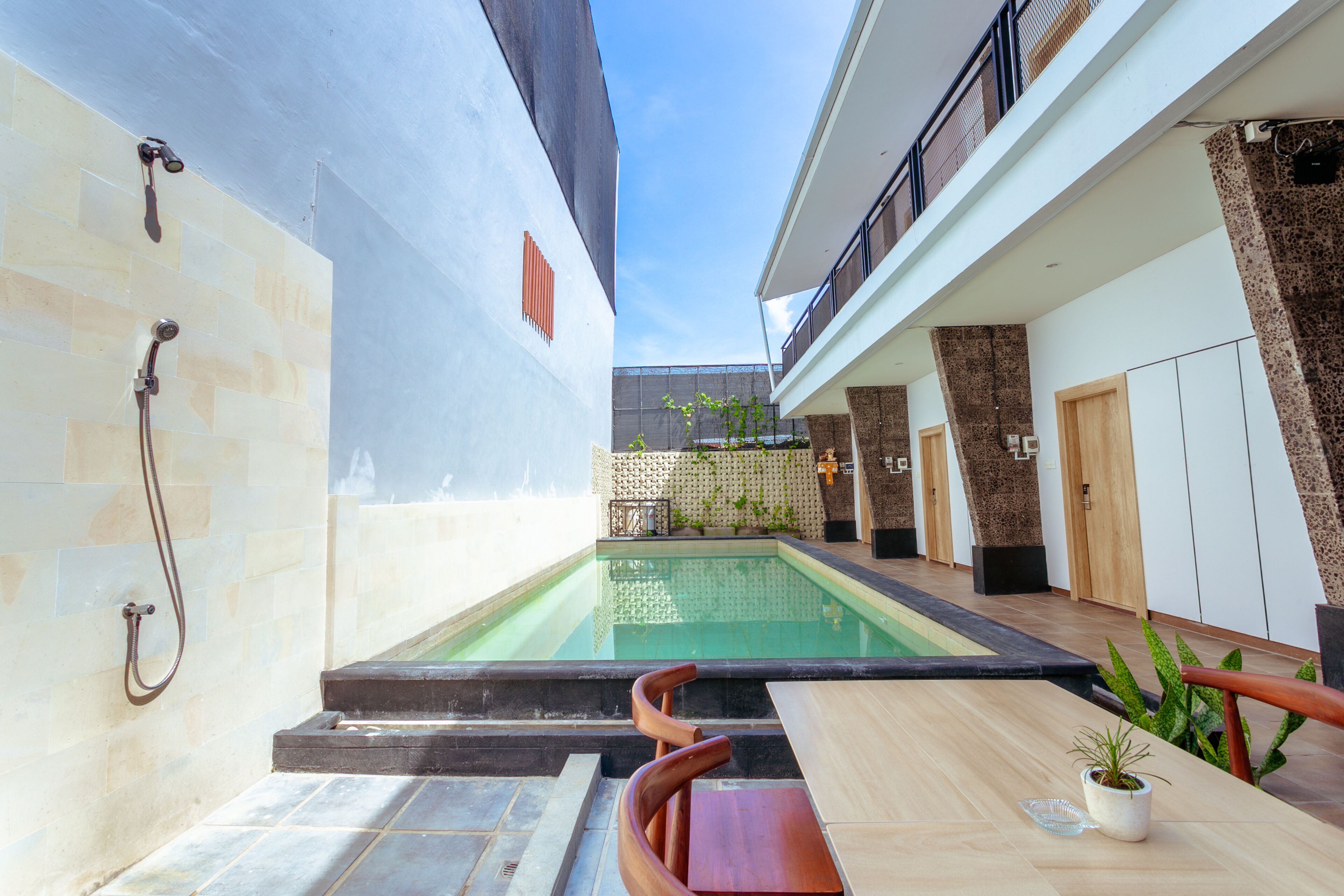 Lega Legi Town House
